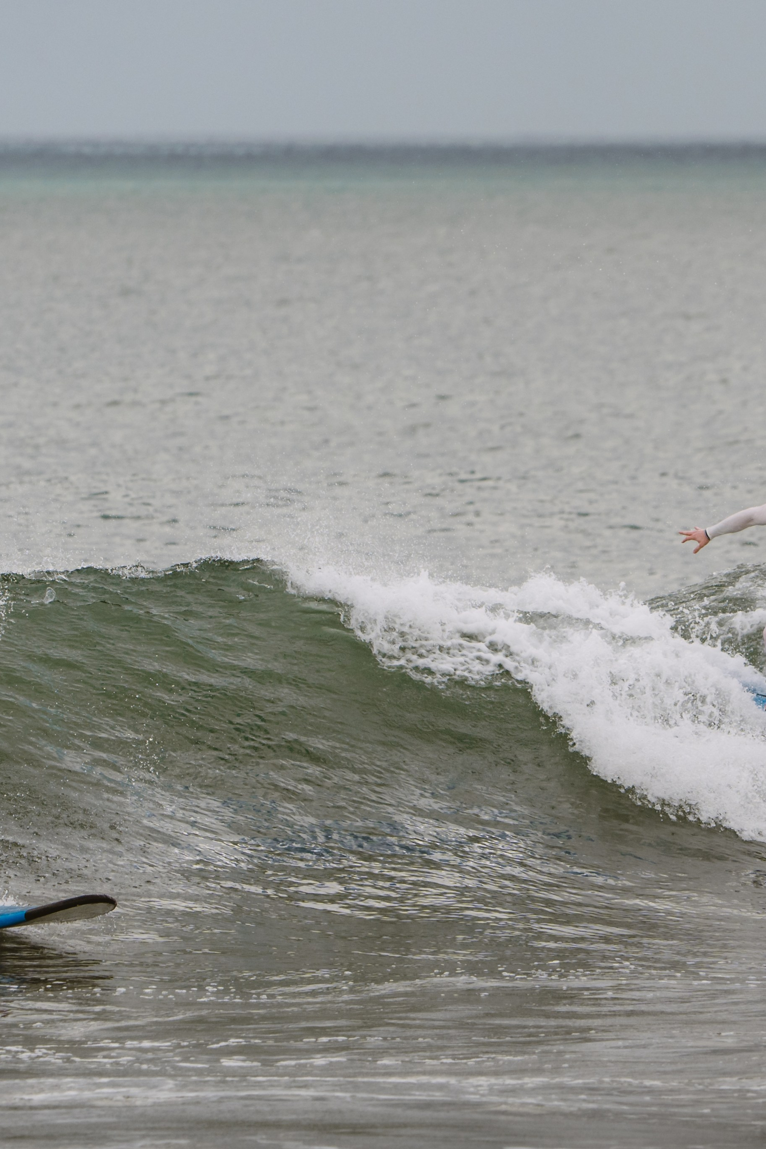 Mixed martial artists having fun surfing at the ocean in between training sessions. Коммьюнити фотограф, Москва, Сергей Зворыгин