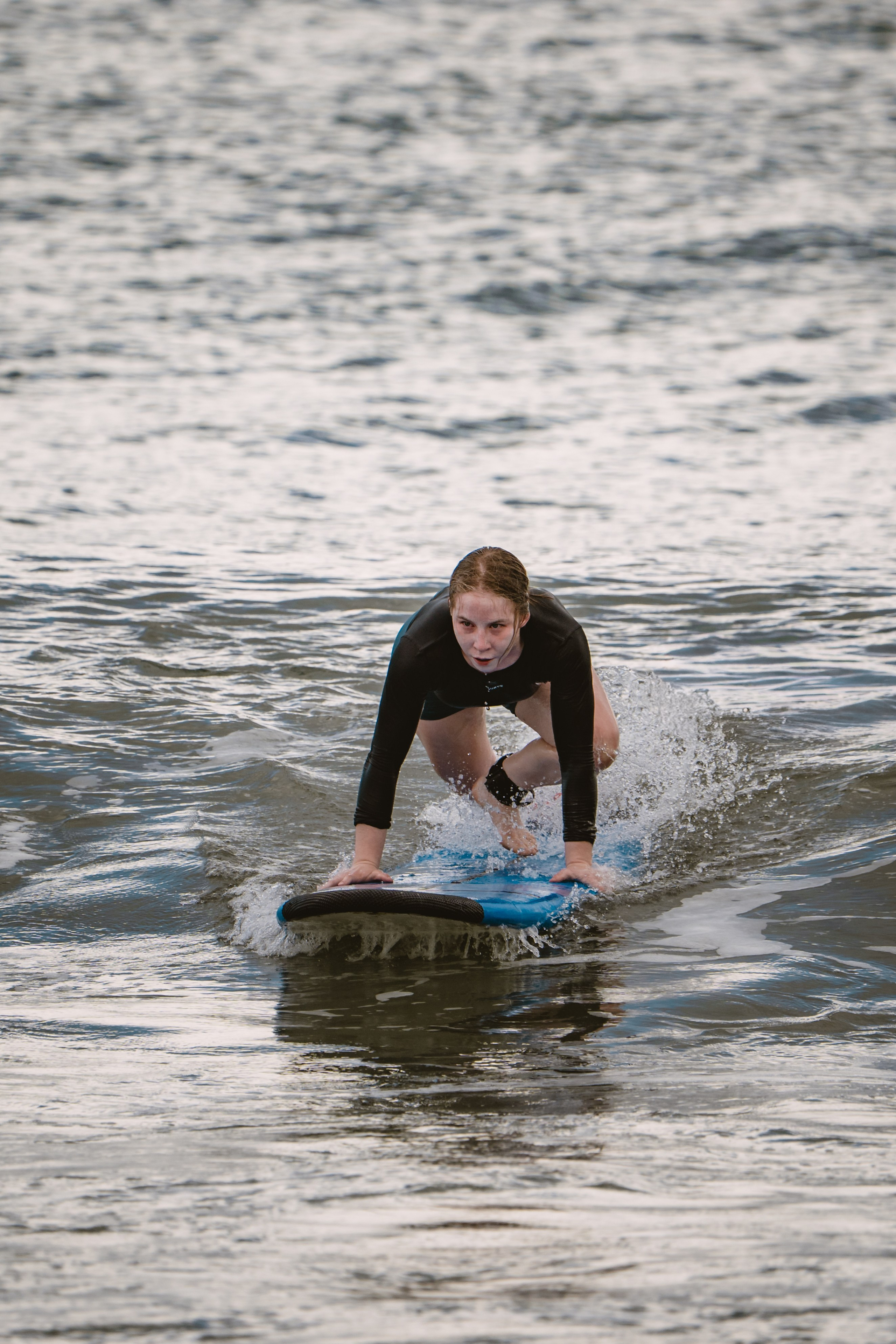 Mixed martial artists having fun surfing at the ocean in between training sessions. Коммьюнити фотограф, Москва, Сергей Зворыгин