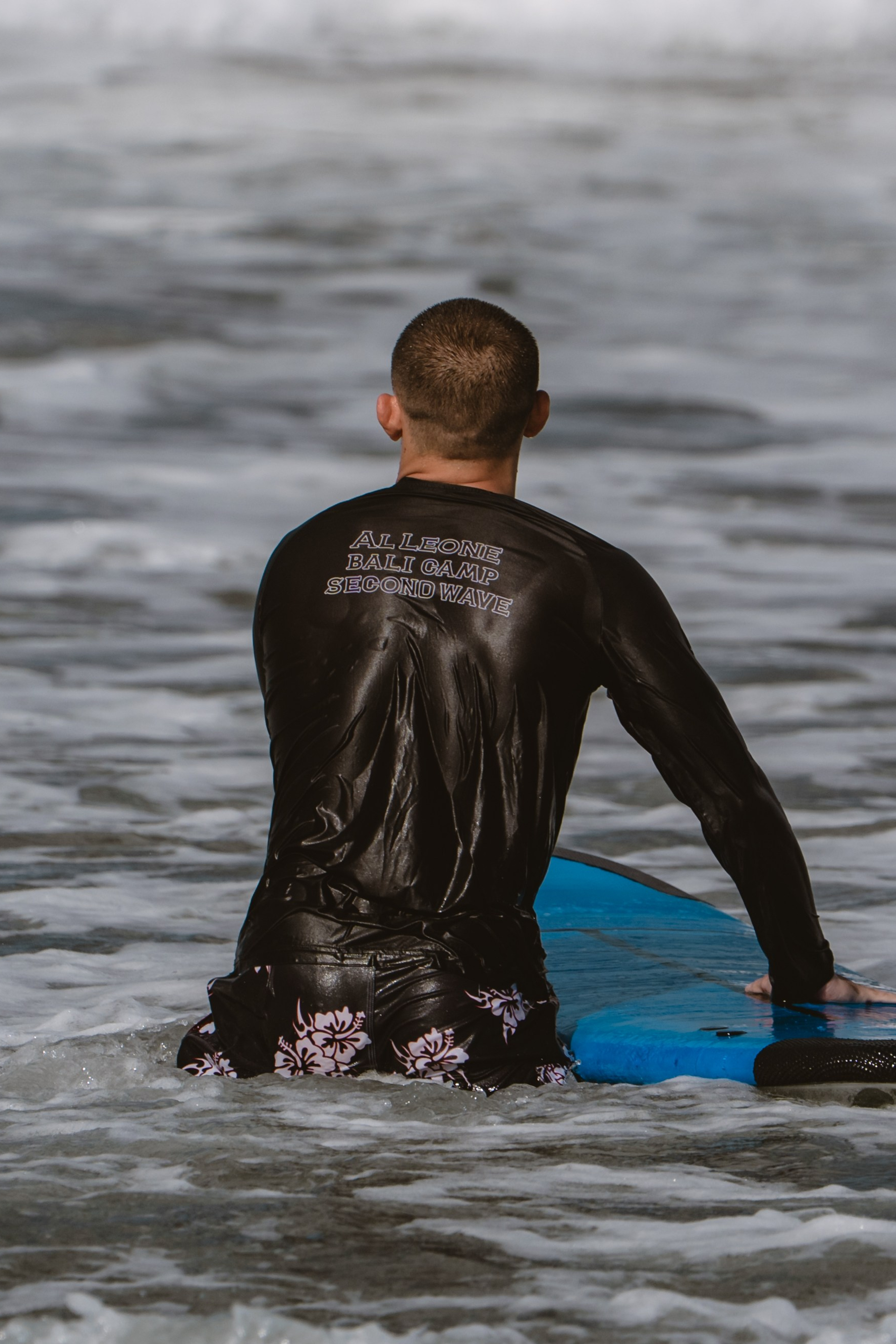 Mixed martial artists having fun surfing at the ocean in between training sessions. Коммьюнити фотограф, Москва, Сергей Зворыгин