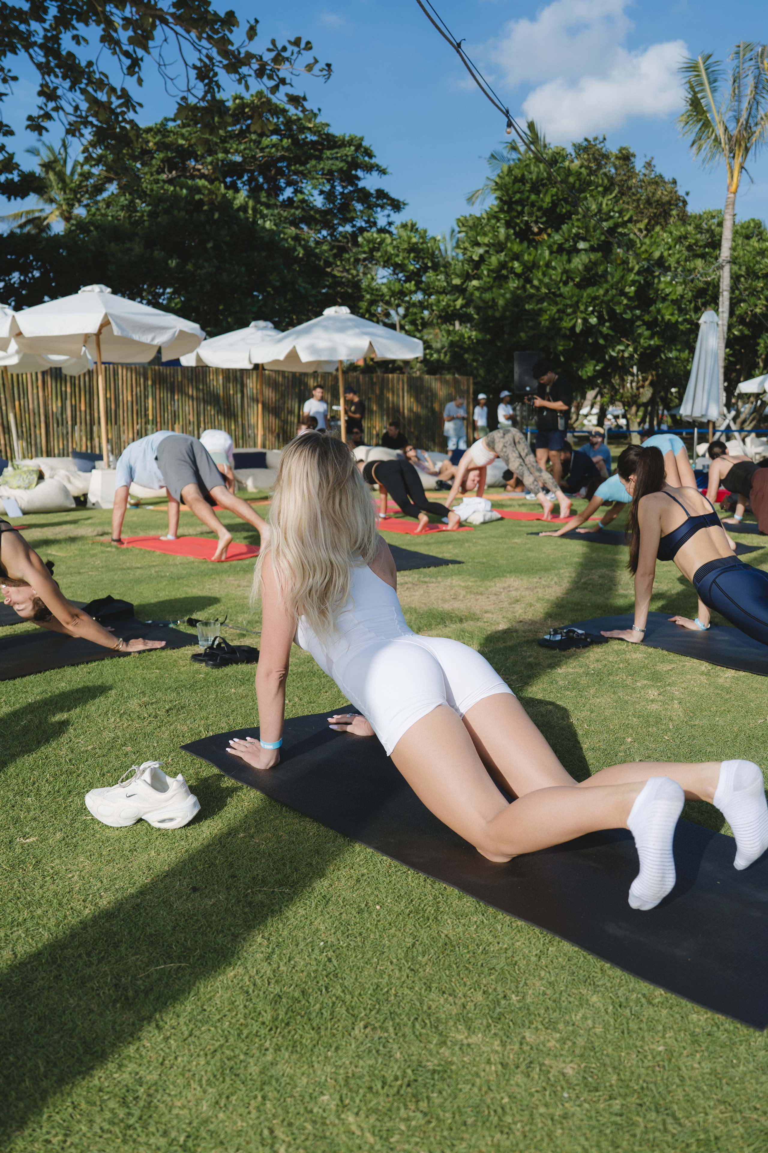 TEUS Group, Agents Yoga session by the Ocean. Коммьюнити фотограф, Москва, Сергей Зворыгин