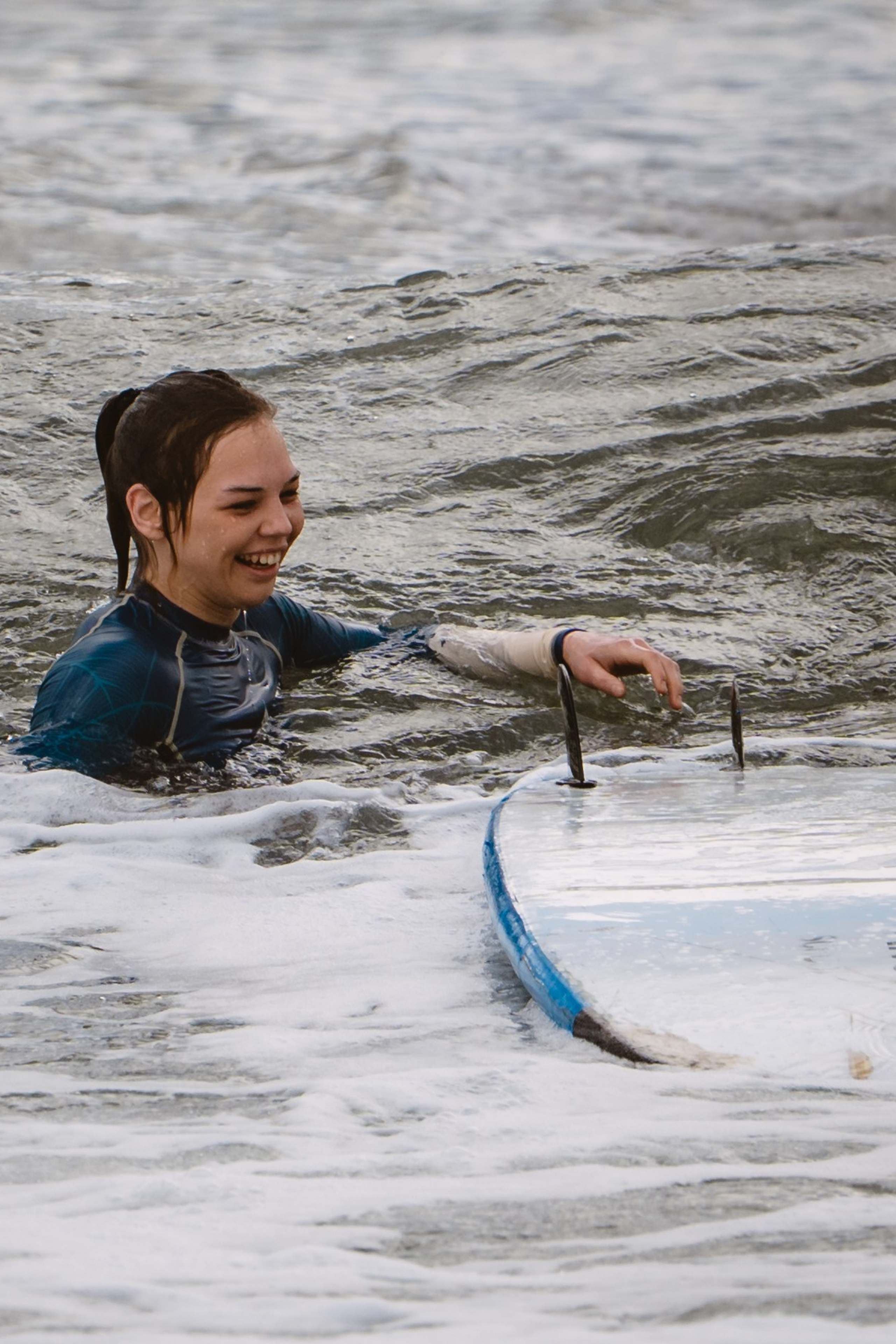 Mixed martial artists having fun surfing at the ocean in between training sessions. Коммьюнити фотограф, Москва, Сергей Зворыгин