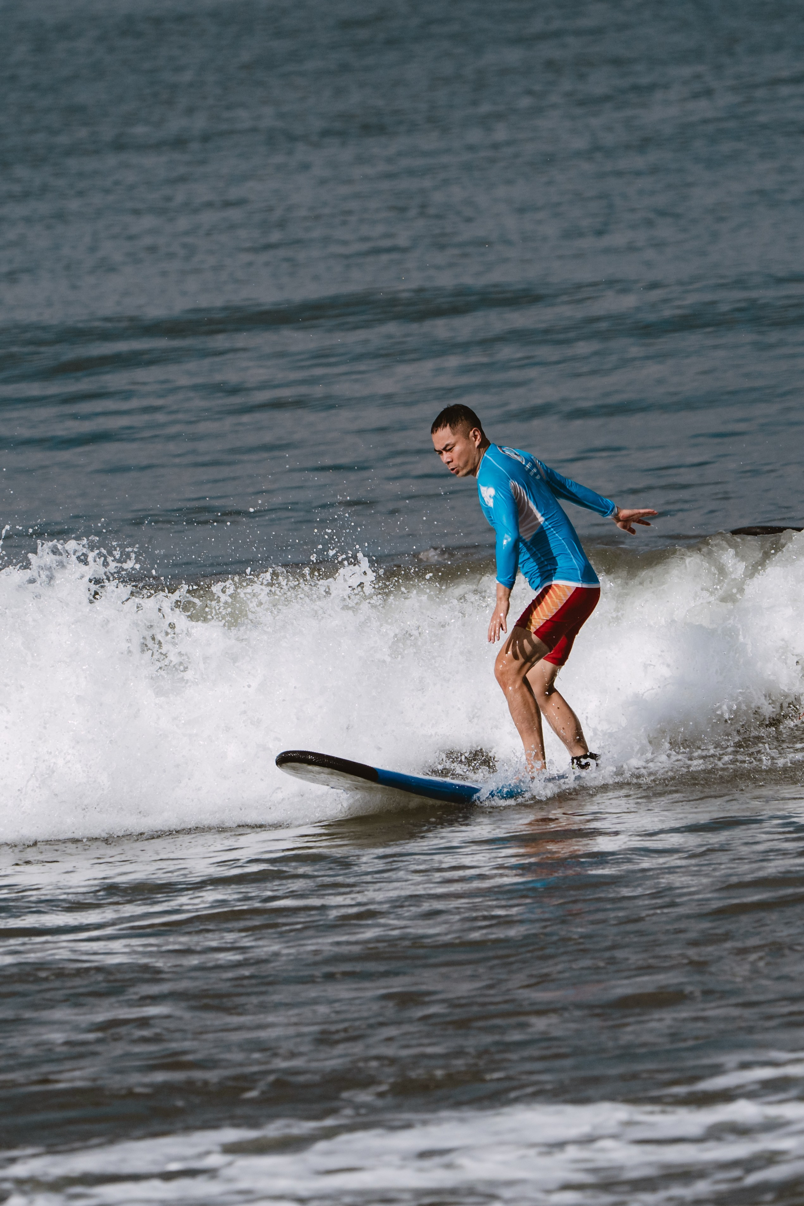 Mixed martial artists having fun surfing at the ocean in between training sessions. Коммьюнити фотограф, Москва, Сергей Зворыгин