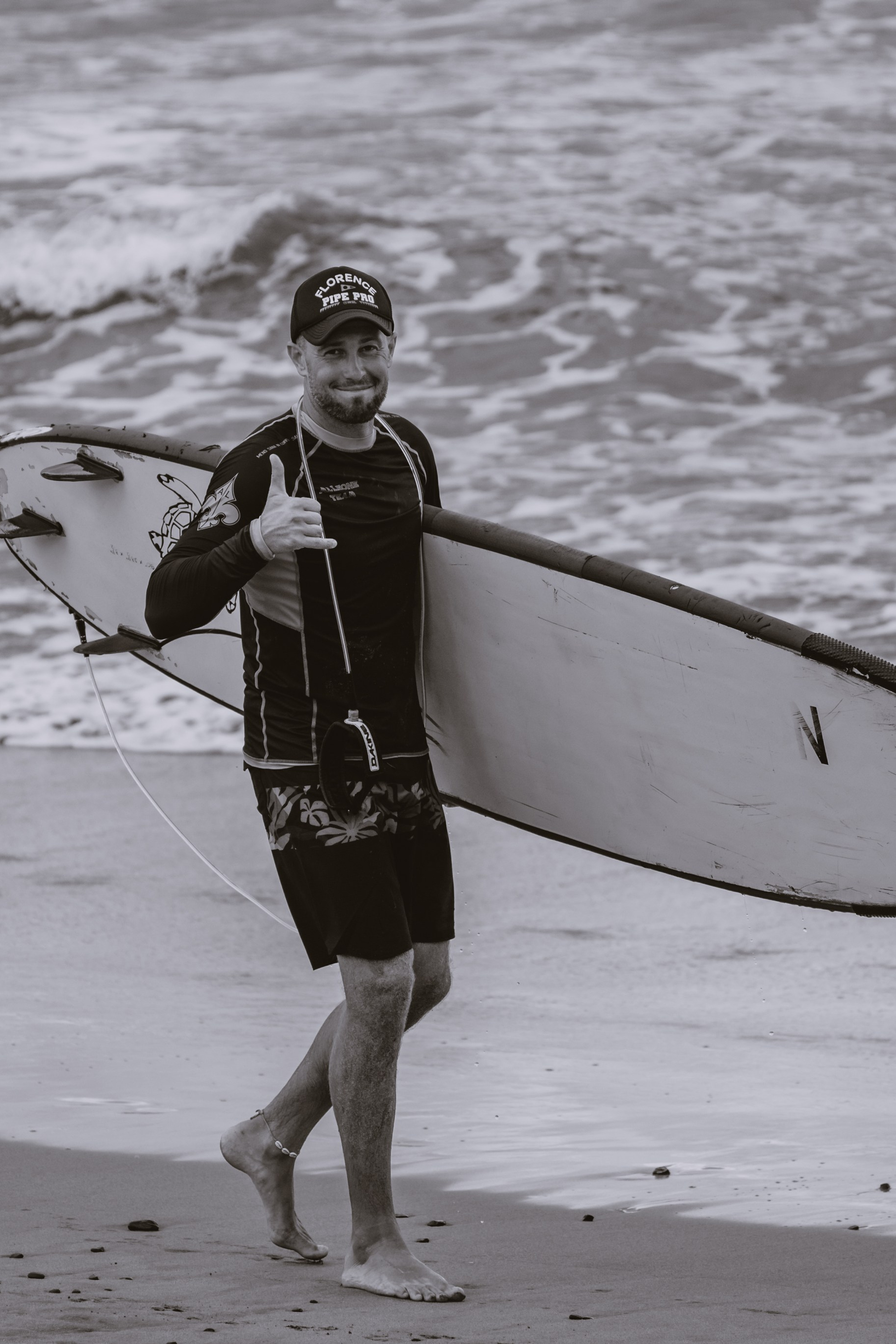 Mixed martial artists having fun surfing at the ocean in between training sessions. Коммьюнити фотограф, Москва, Сергей Зворыгин
