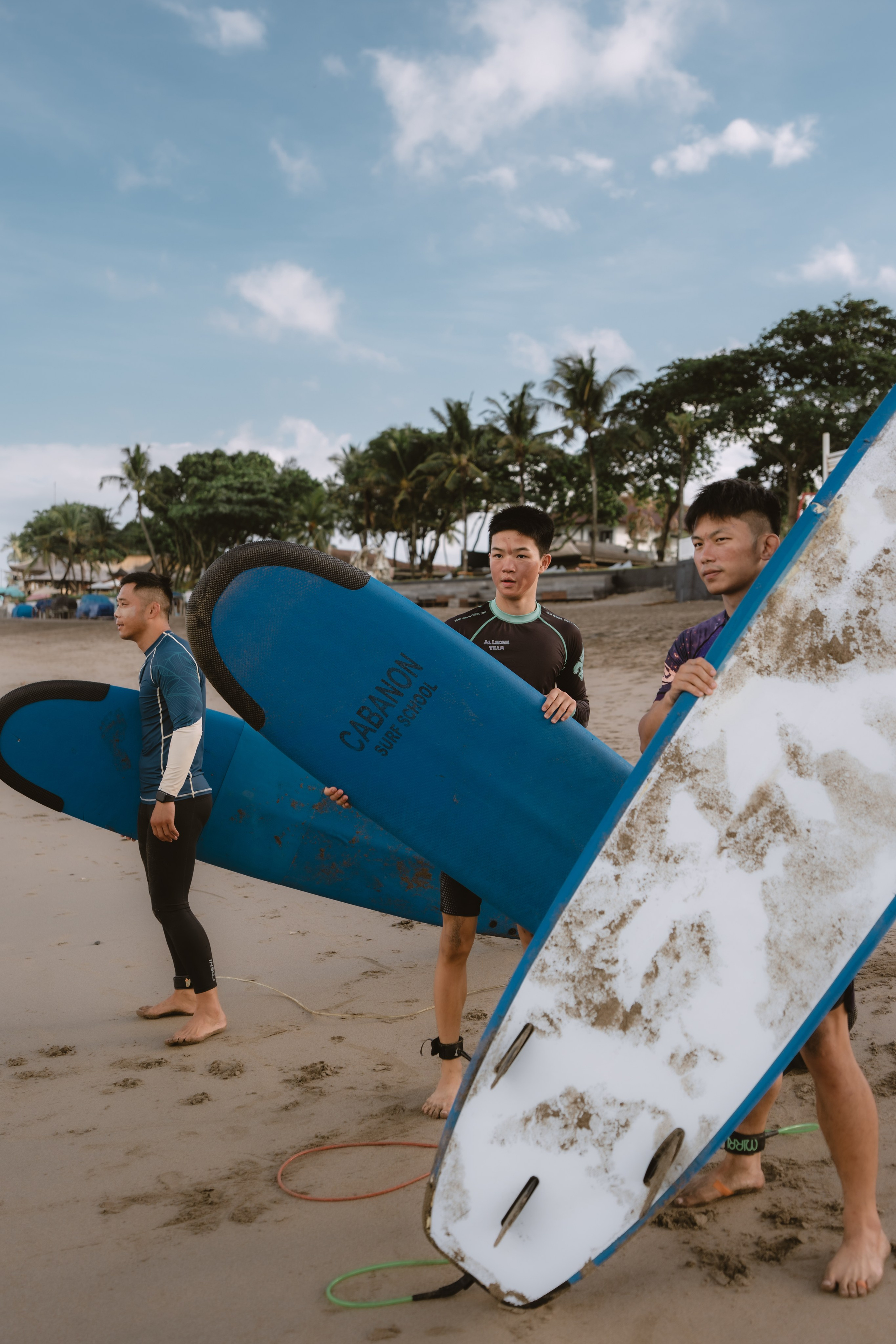 Mixed martial artists having fun surfing at the ocean in between training sessions. Коммьюнити фотограф, Москва, Сергей Зворыгин