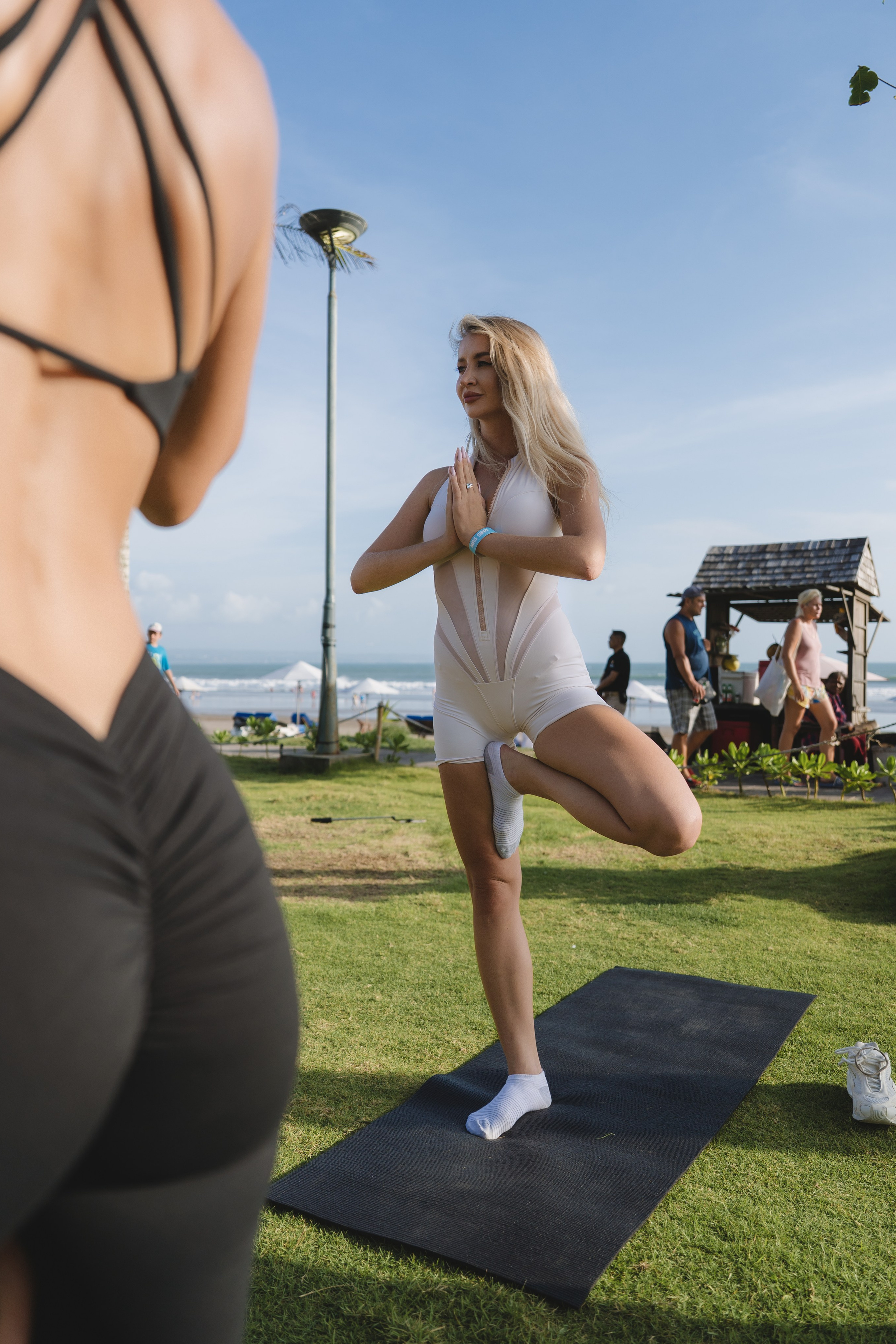 TEUS Group, Agents Yoga session by the Ocean. Коммьюнити фотограф, Москва, Сергей Зворыгин