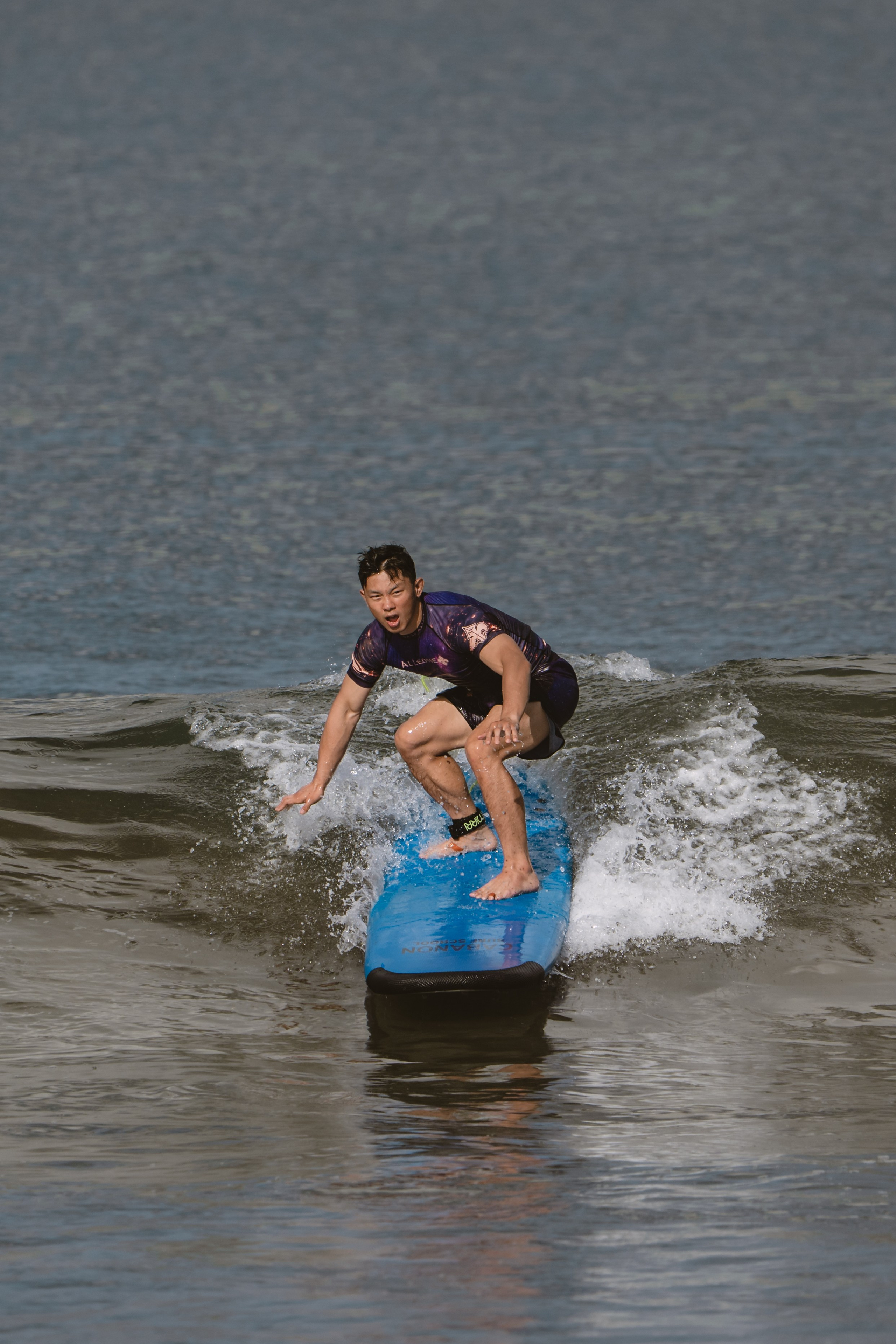 Mixed martial artists having fun surfing at the ocean in between training sessions. Коммьюнити фотограф, Москва, Сергей Зворыгин