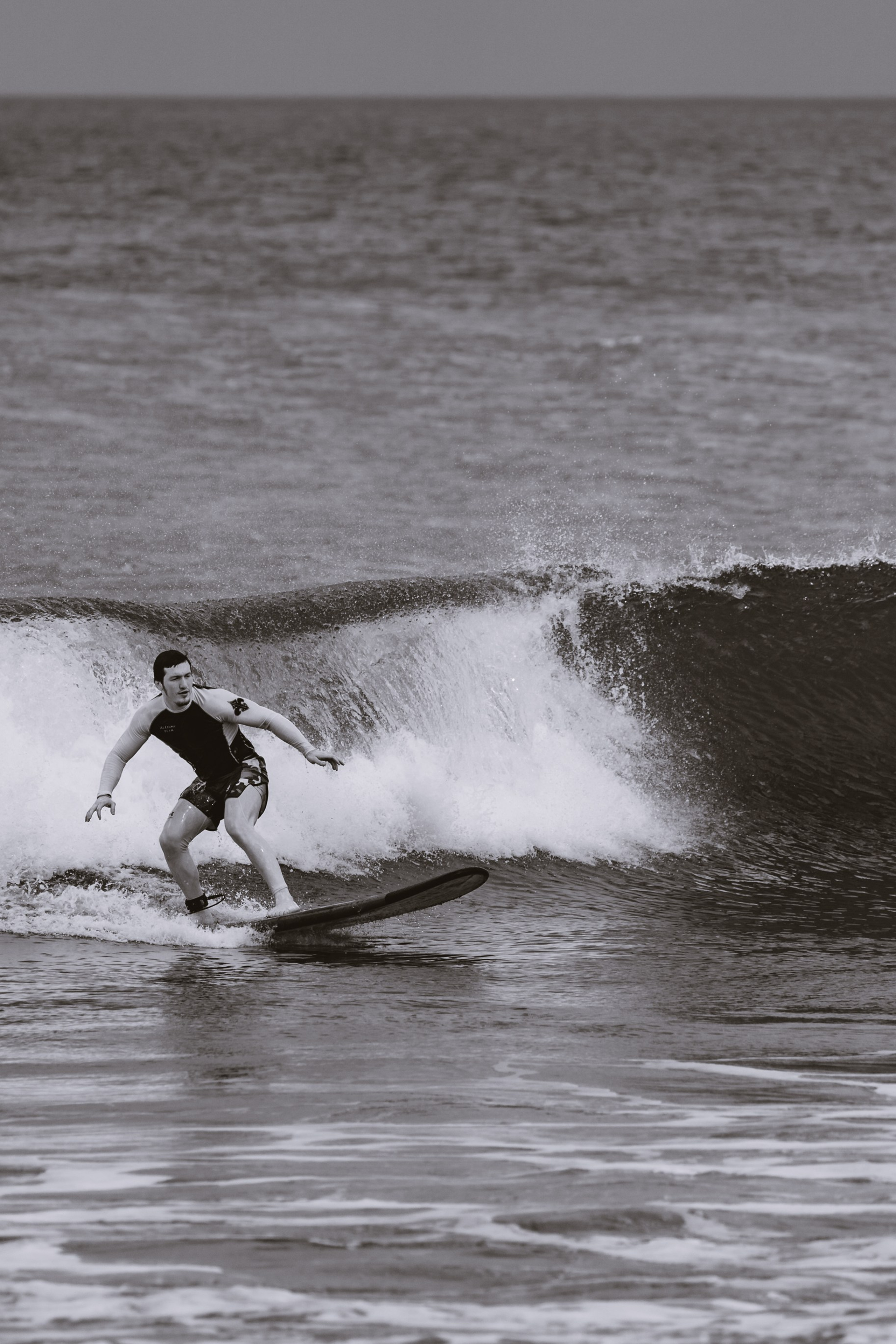 Mixed martial artists having fun surfing at the ocean in between training sessions. Коммьюнити фотограф, Москва, Сергей Зворыгин