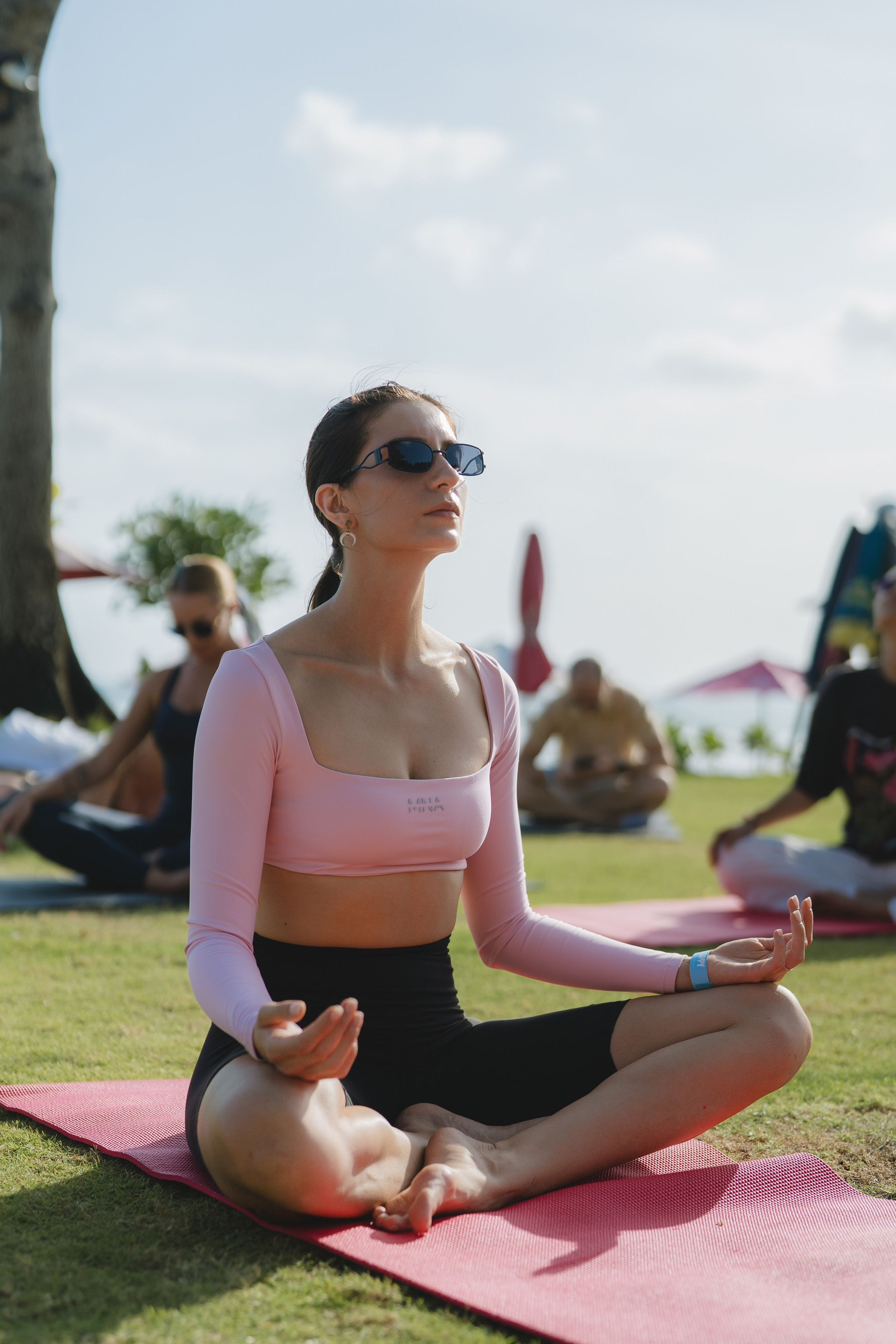 TEUS Group, Agents Yoga session by the Ocean. Коммьюнити фотограф, Москва, Сергей Зворыгин