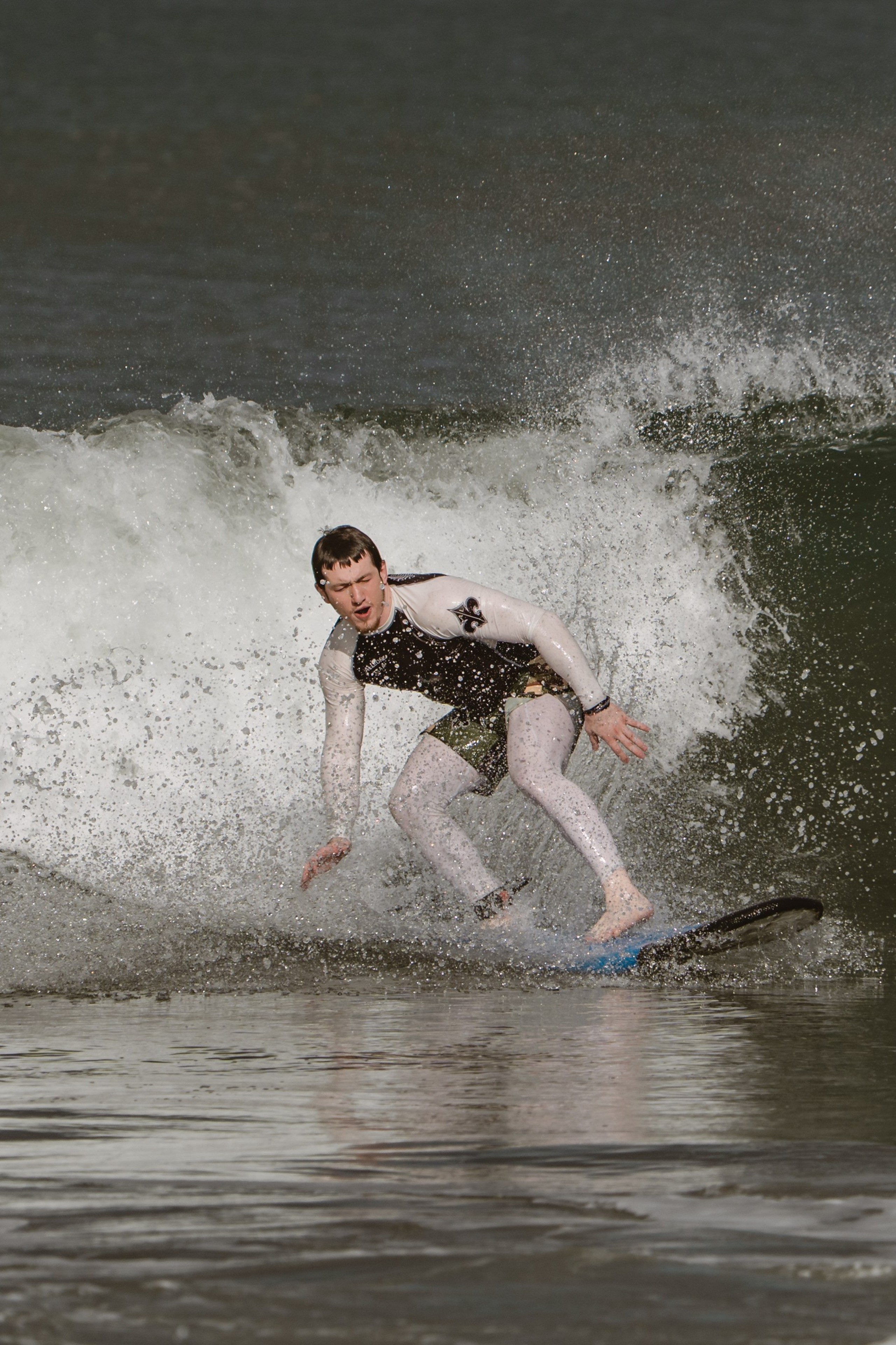 Mixed martial artists having fun surfing at the ocean in between training sessions. Коммьюнити фотограф, Москва, Сергей Зворыгин