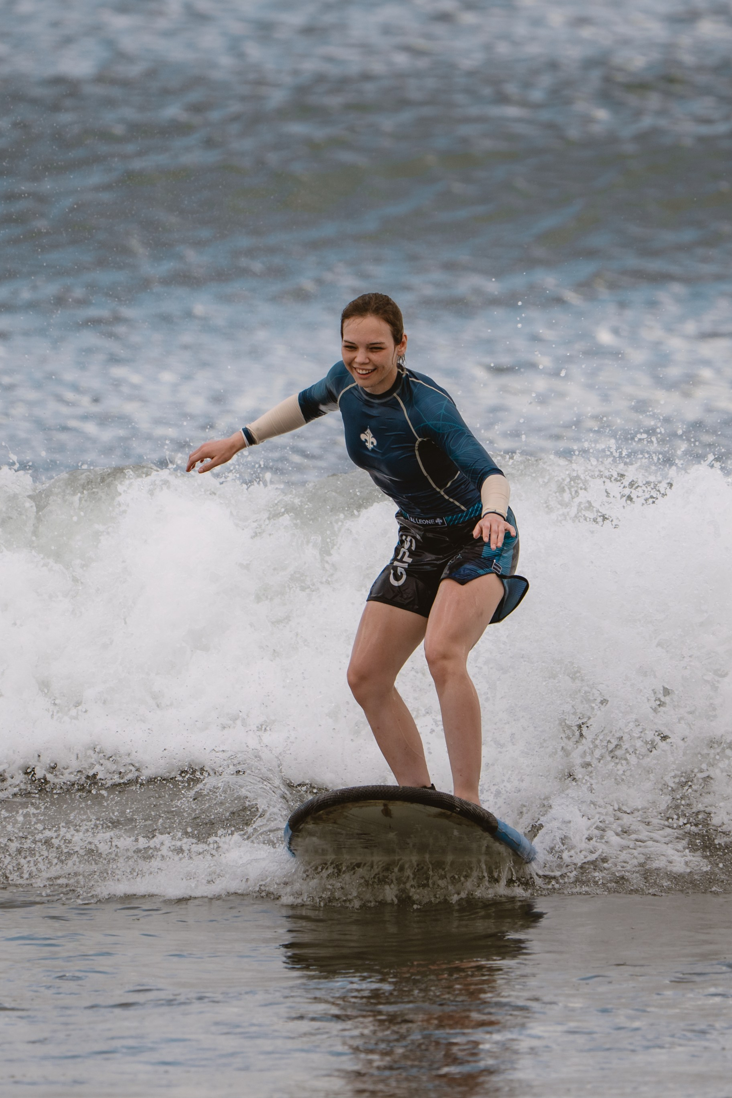 Mixed martial artists having fun surfing at the ocean in between training sessions. Коммьюнити фотограф, Москва, Сергей Зворыгин