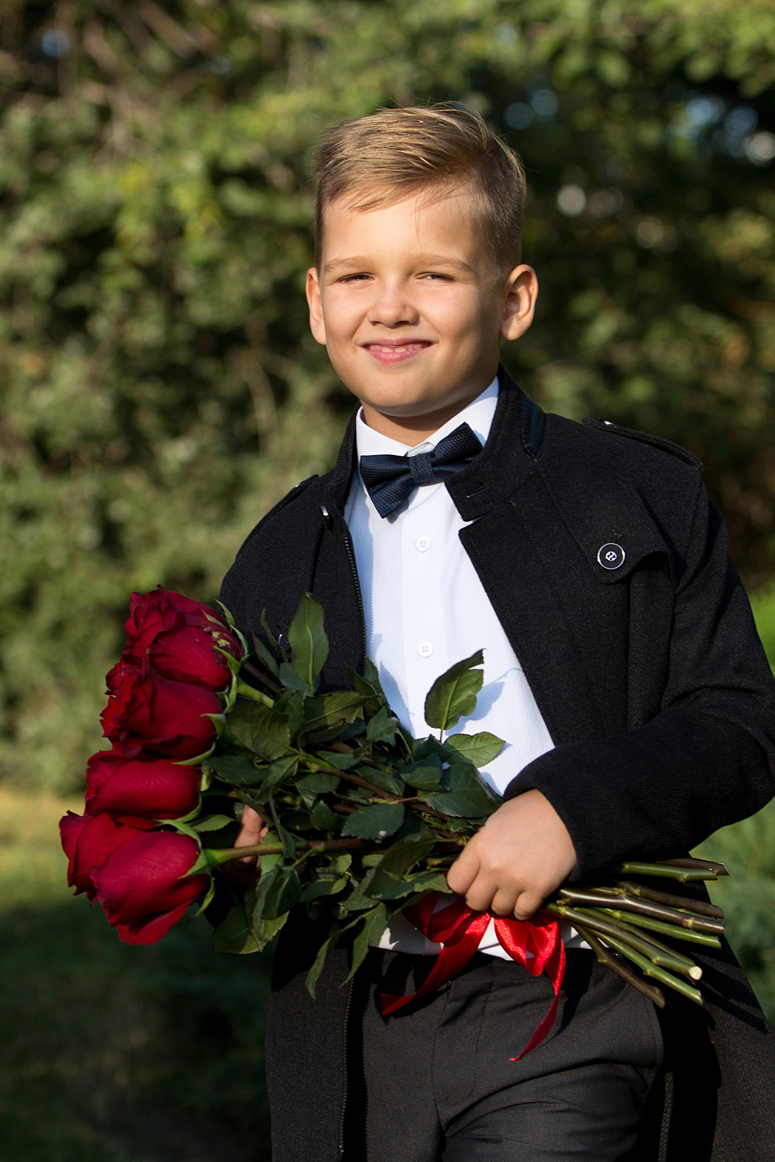 Le premier jour de vie scolaire. Le bonheur d’être la mère de ce garçon. Photographe professionnelle de la ville d’Auxerre - Ekaterina Mathieu