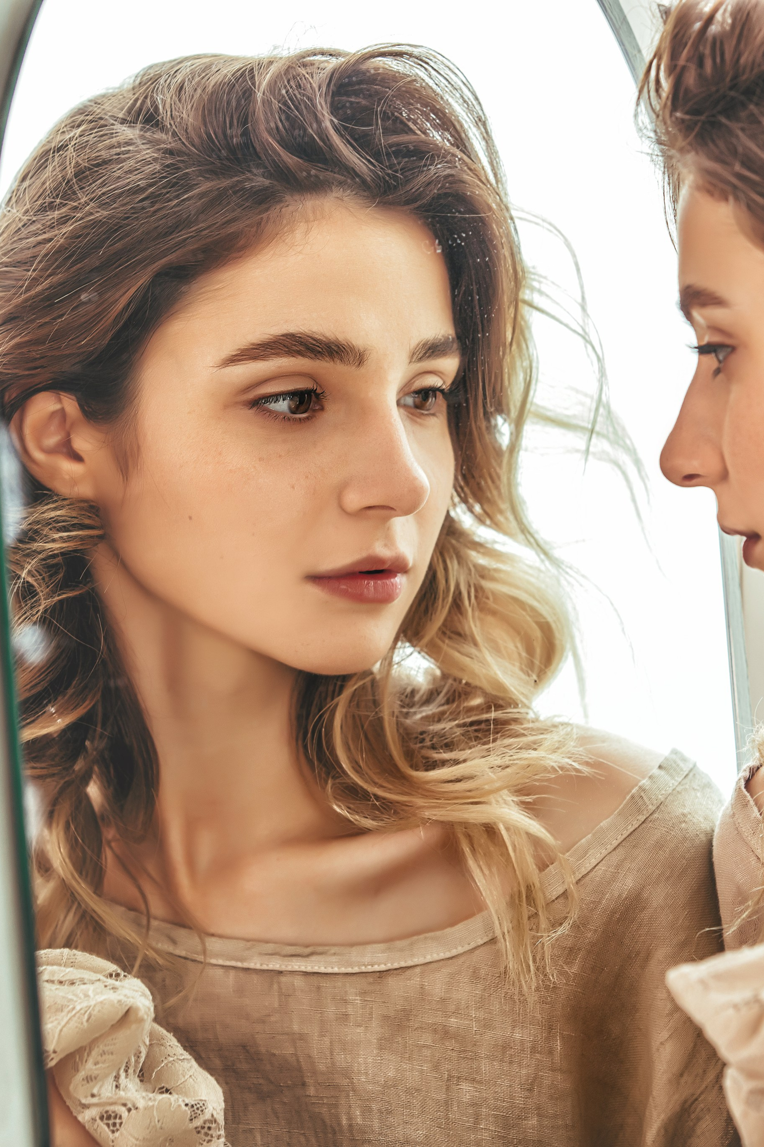 Charme doux: Séance photo conceptuelle en tons beige. Photographe professionnelle de la ville d’Auxerre - Ekaterina Mathieu