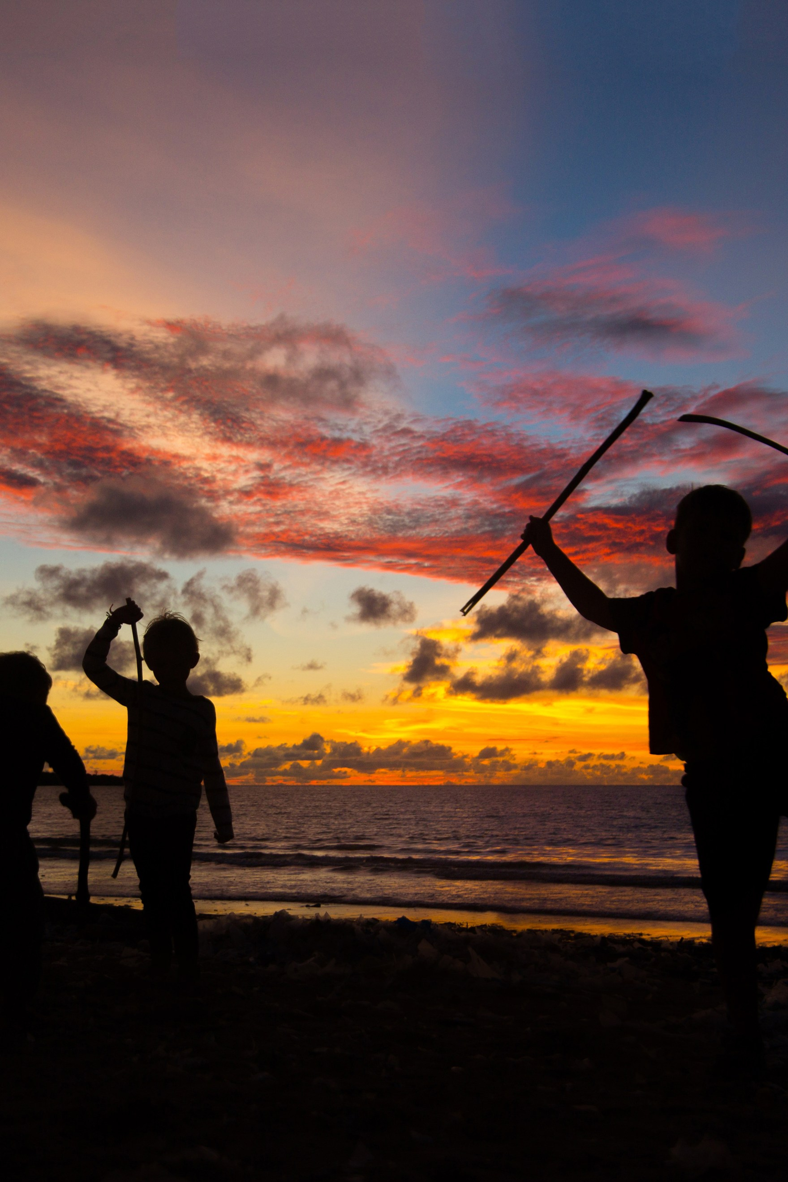 Jeux au coucher du soleil. Photographe professionnelle de la ville d’Auxerre - Ekaterina Mathieu