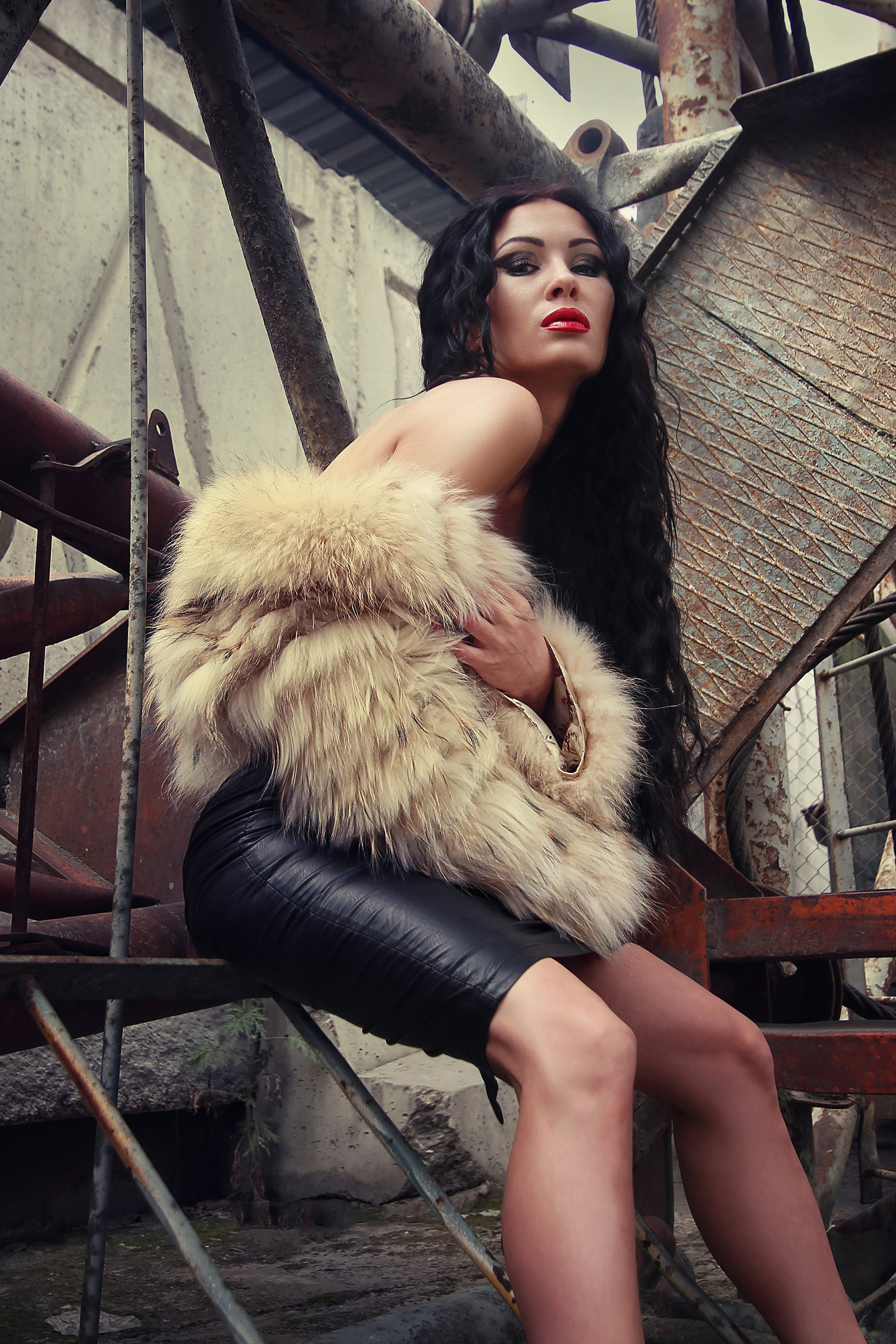 Grâce Métallique: Portraits Conceptuels. Photographe professionnelle de la ville d’Auxerre - Ekaterina Mathieu