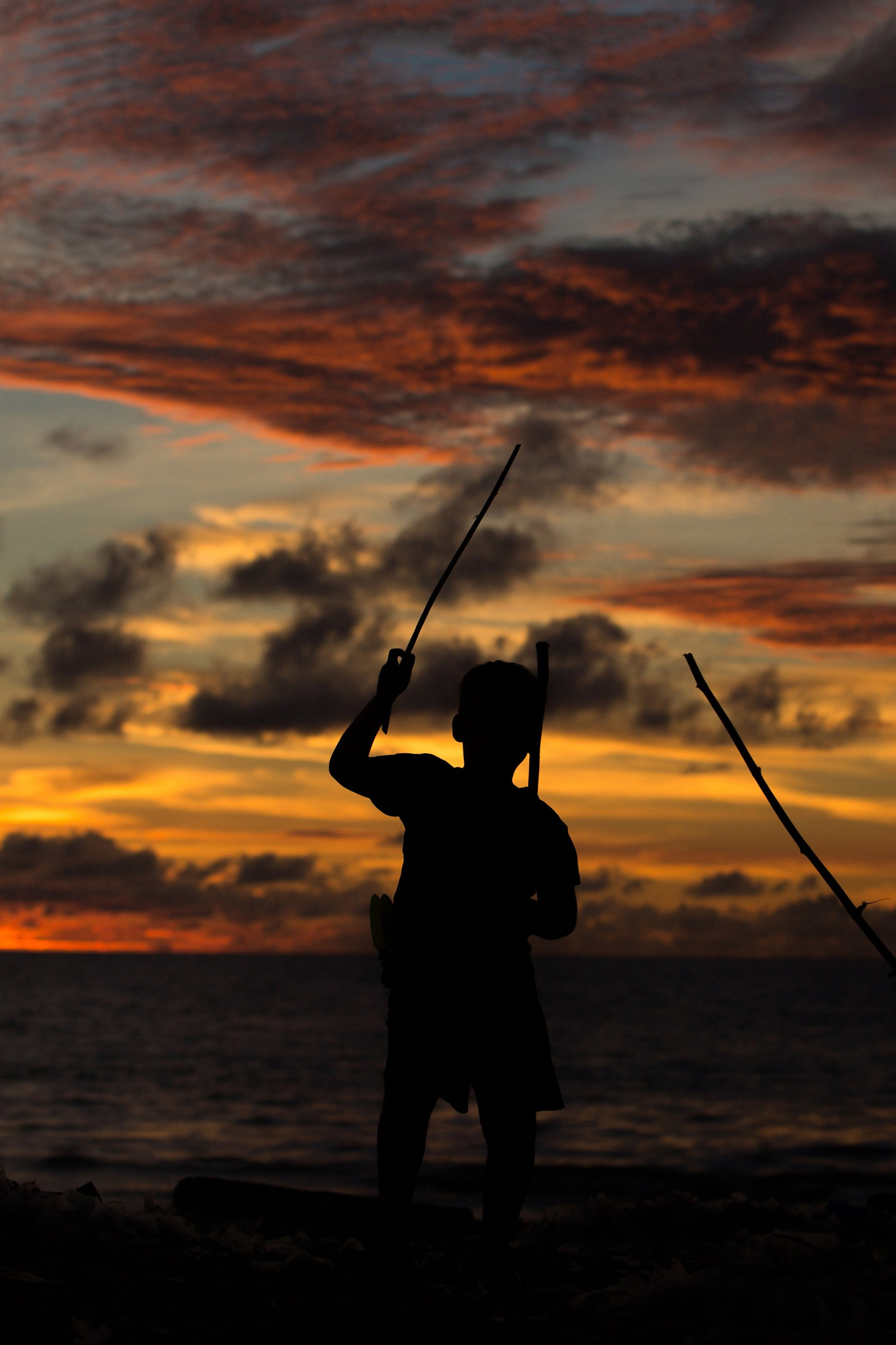 Jeux au coucher du soleil. Photographe professionnelle de la ville d’Auxerre - Ekaterina Mathieu