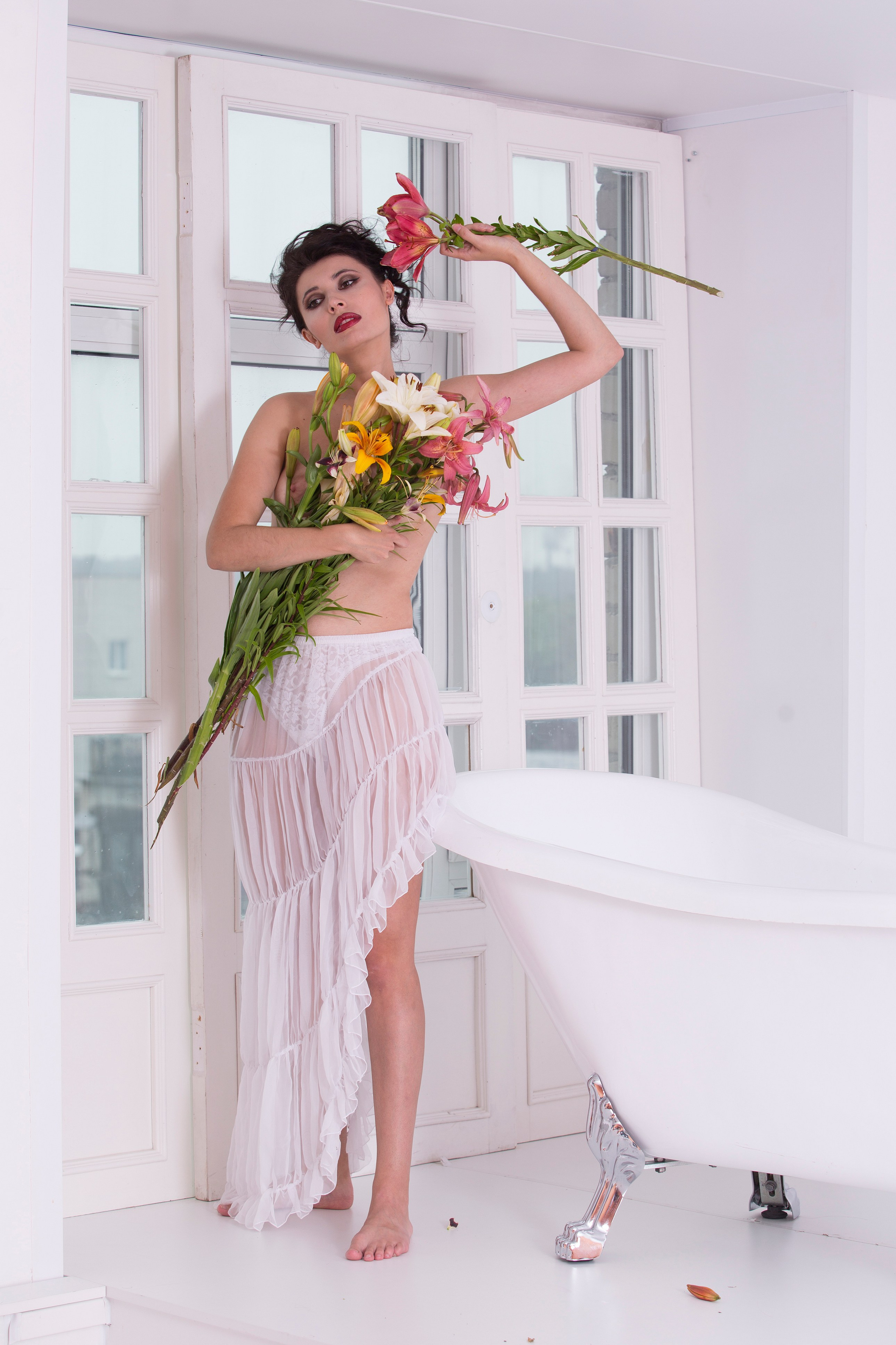 Douceur florale dans le bain. Photographe professionnelle de la ville d’Auxerre - Ekaterina Mathieu