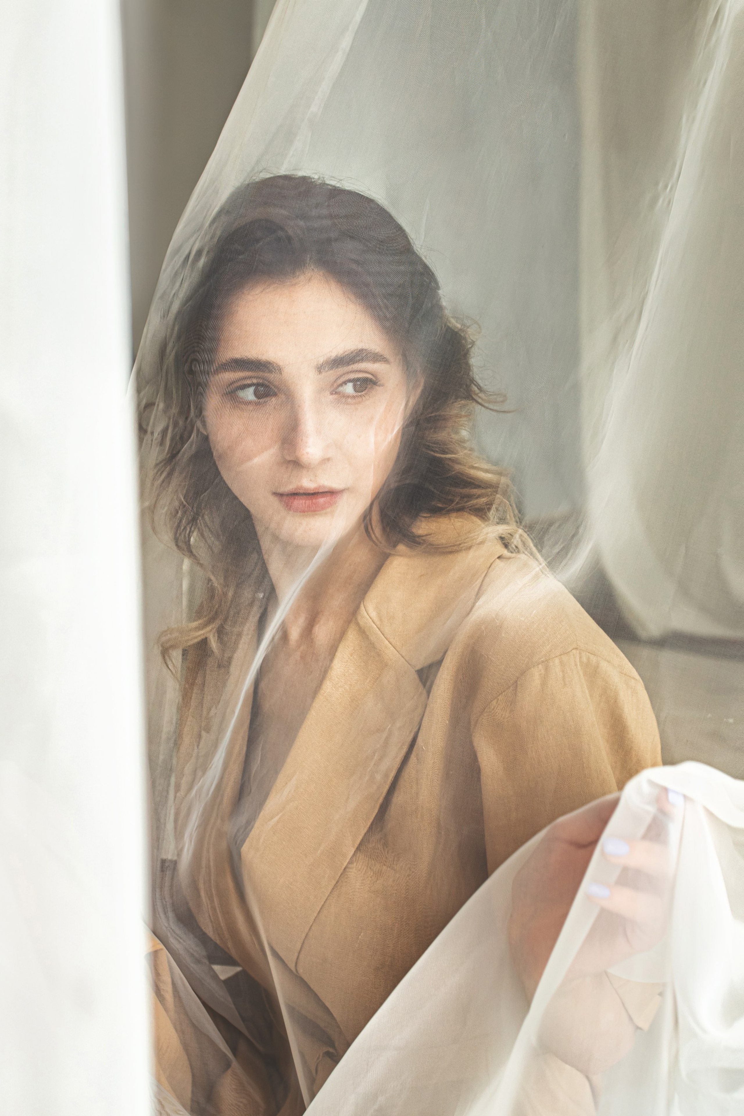 Charme doux: Séance photo conceptuelle en tons beige. Photographe professionnelle de la ville d’Auxerre - Ekaterina Mathieu