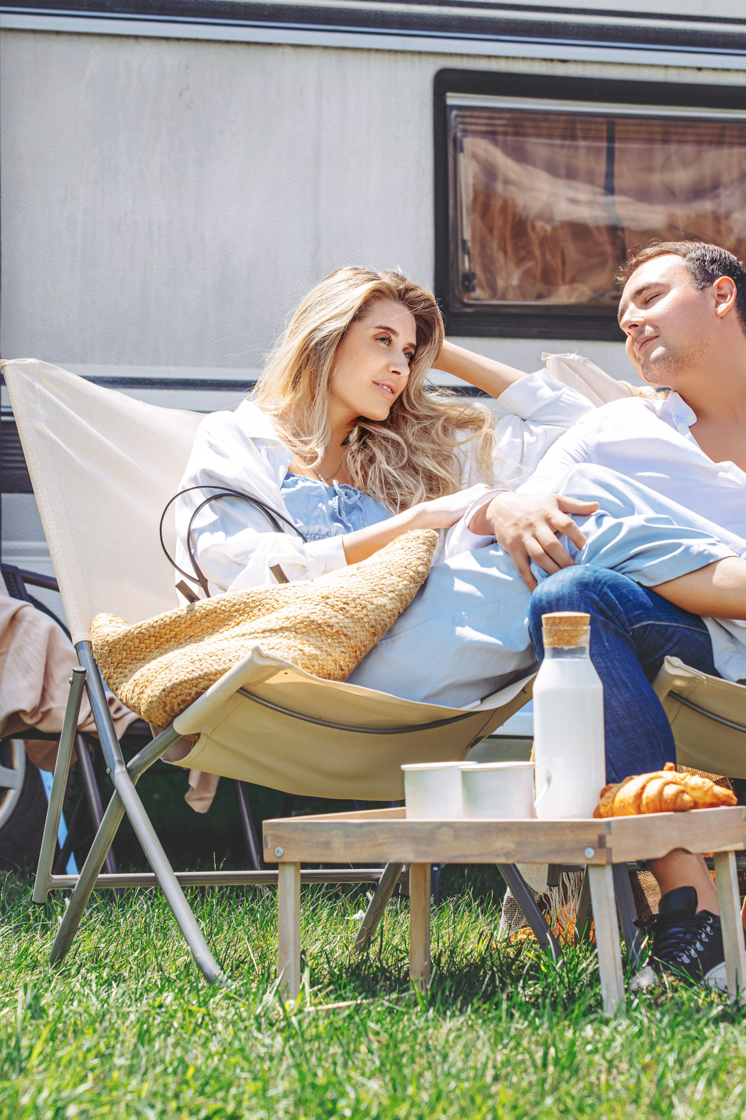 Romance sur la route: Une histoire d’amour dans une maison sur roues. Photographe professionnelle de la ville d’Auxerre - Ekaterina Mathieu