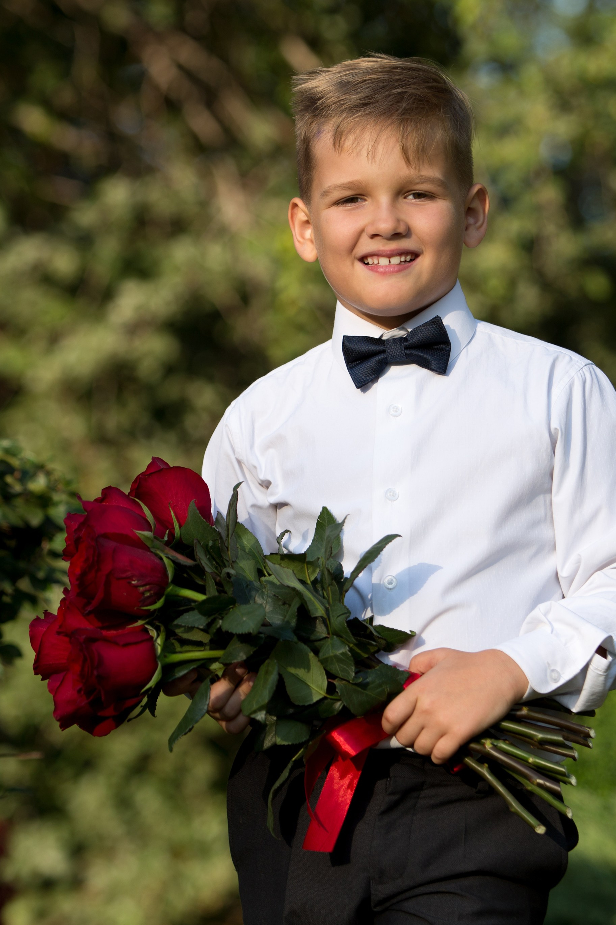 Le premier jour de vie scolaire. Le bonheur d’être la mère de ce garçon. Photographe professionnelle de la ville d’Auxerre - Ekaterina Mathieu
