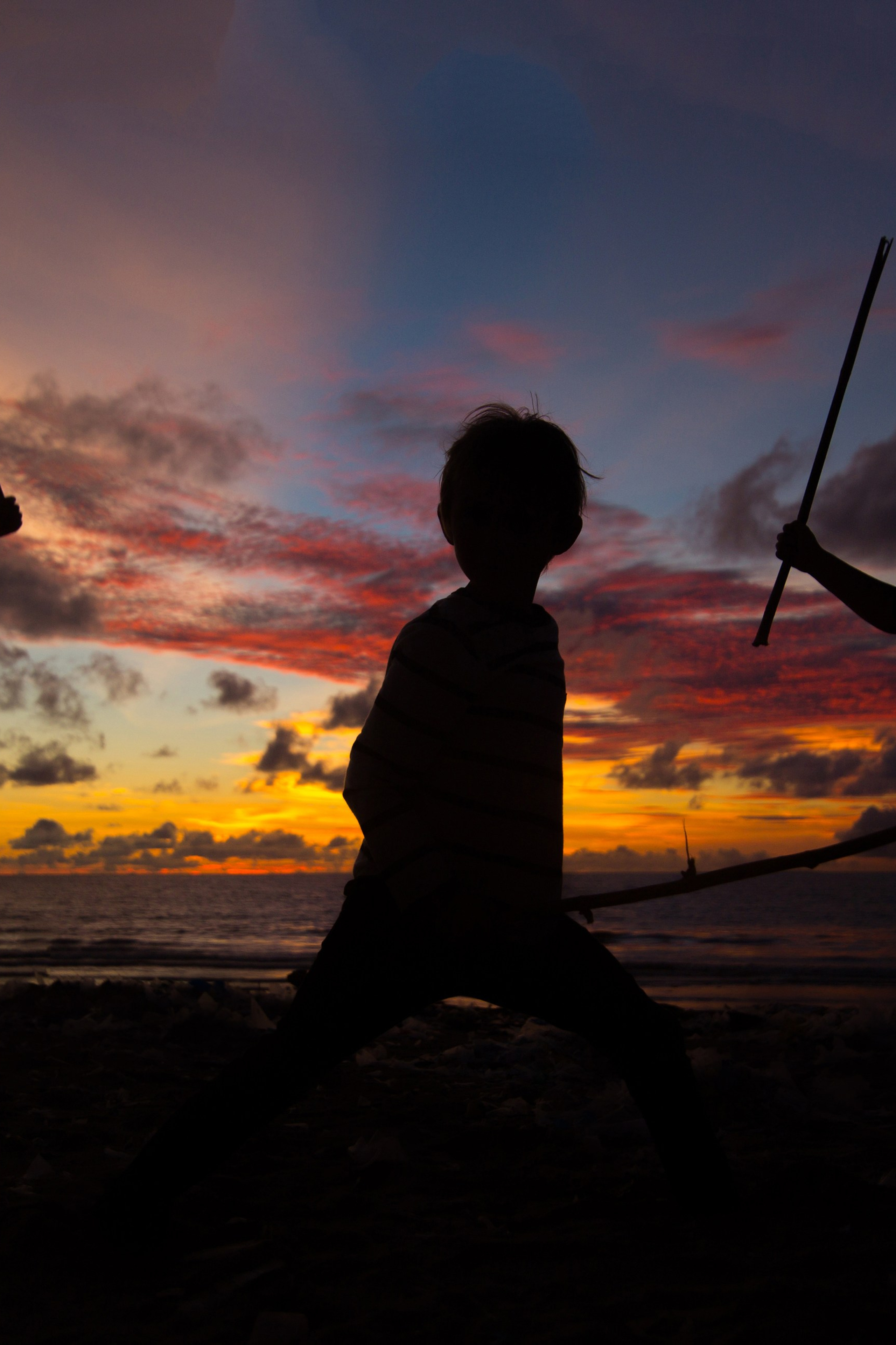 Jeux au coucher du soleil. Photographe professionnelle de la ville d’Auxerre - Ekaterina Mathieu