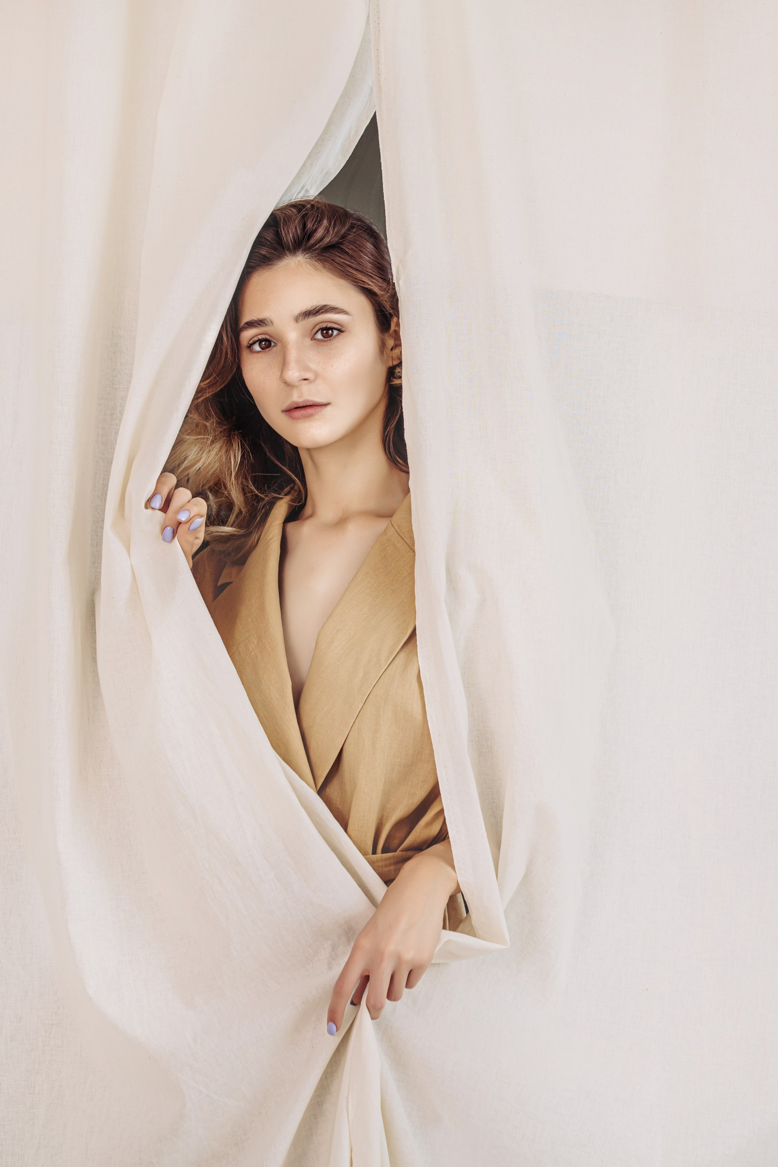 Charme doux: Séance photo conceptuelle en tons beige. Photographe professionnelle de la ville d’Auxerre - Ekaterina Mathieu