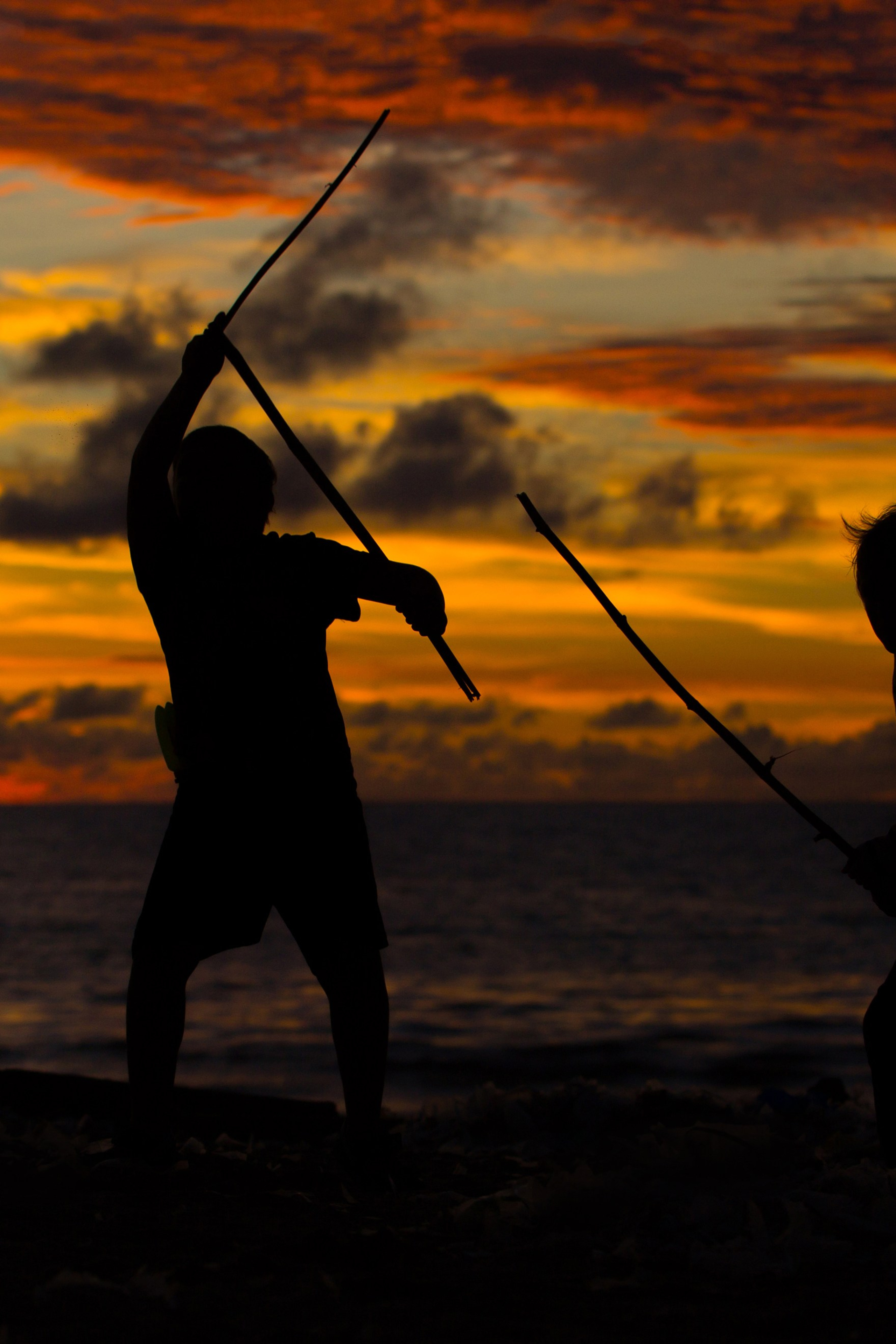 Jeux au coucher du soleil. Photographe professionnelle de la ville d’Auxerre - Ekaterina Mathieu