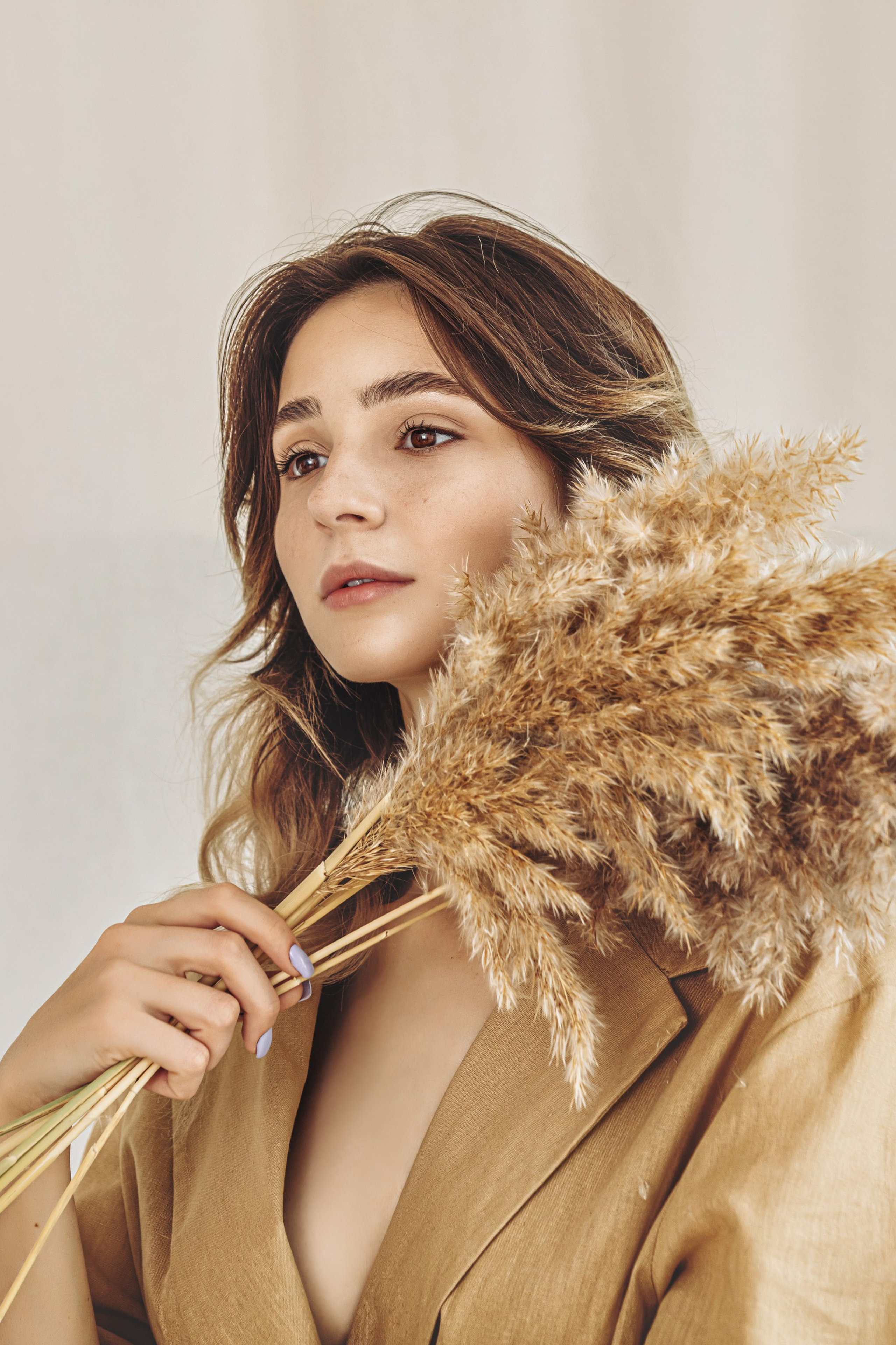 Charme doux: Séance photo conceptuelle en tons beige. Photographe professionnelle de la ville d’Auxerre - Ekaterina Mathieu