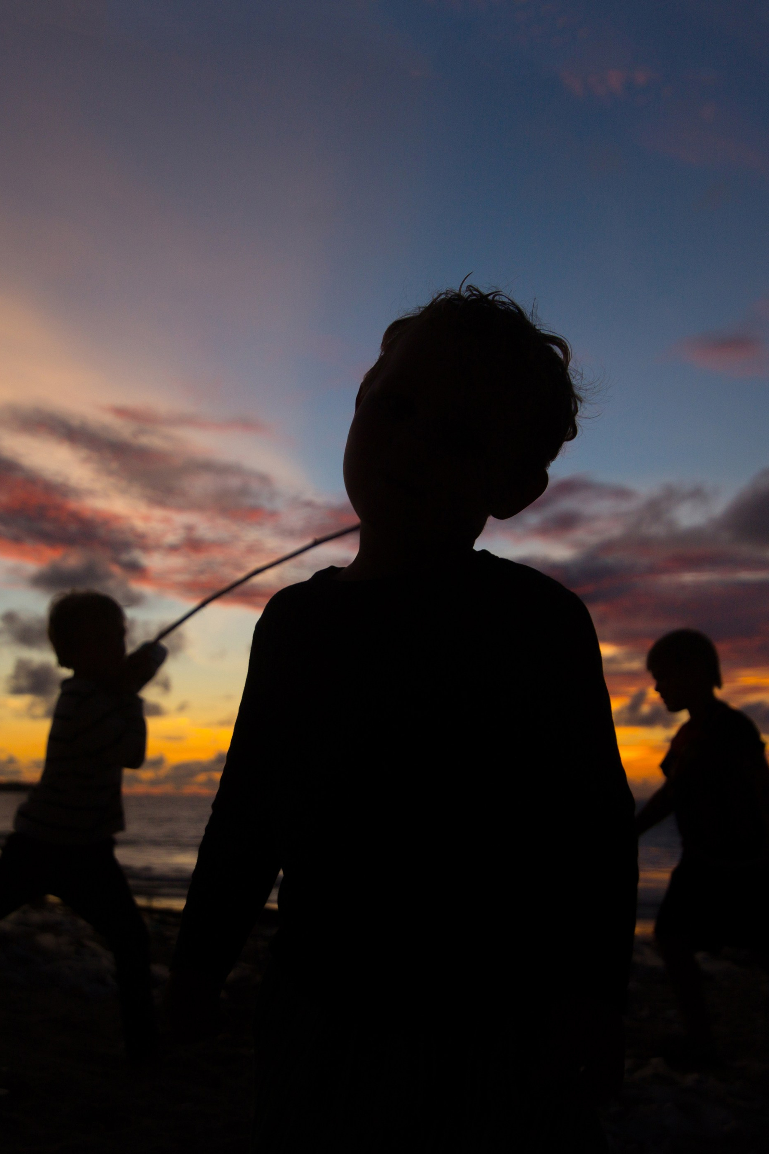 Jeux au coucher du soleil. Photographe professionnelle de la ville d’Auxerre - Ekaterina Mathieu