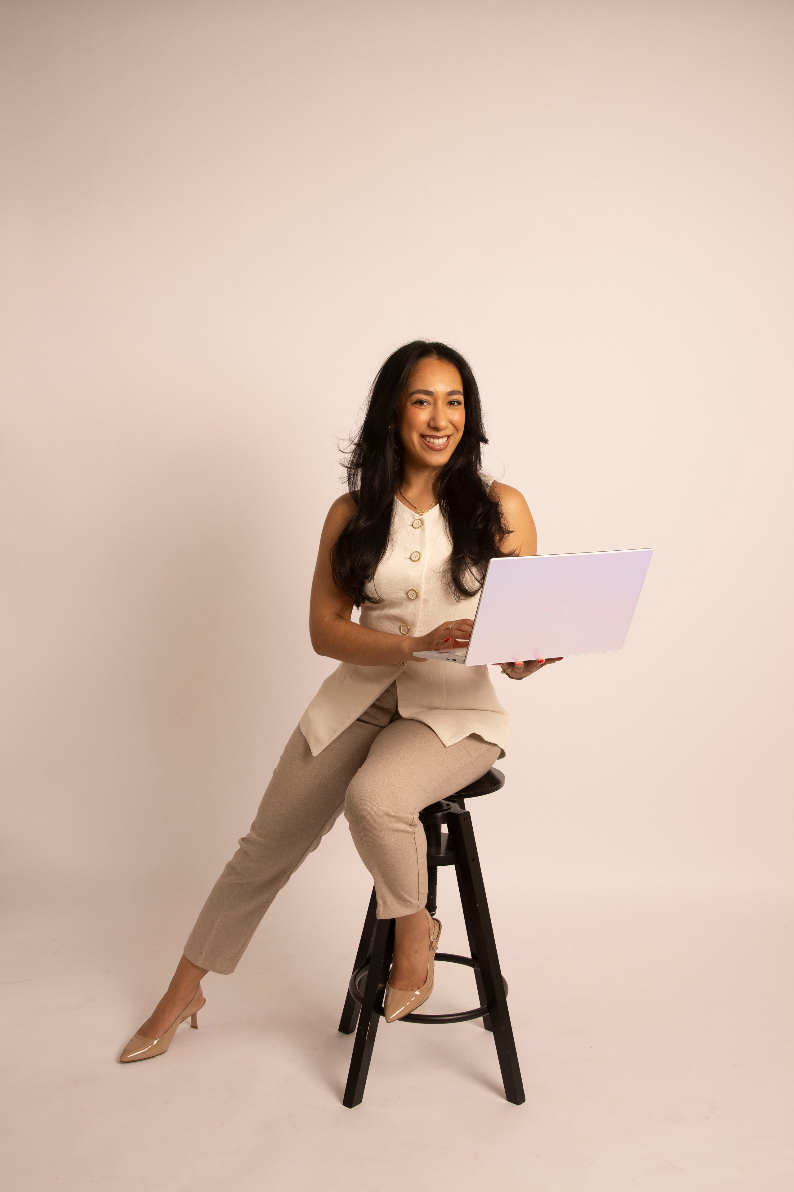 GALLERY IN SHOOT IT YOURSELF. SHOOT IT YOURSELF — SELF PORTRAIT STUDIO IN CHICAGO