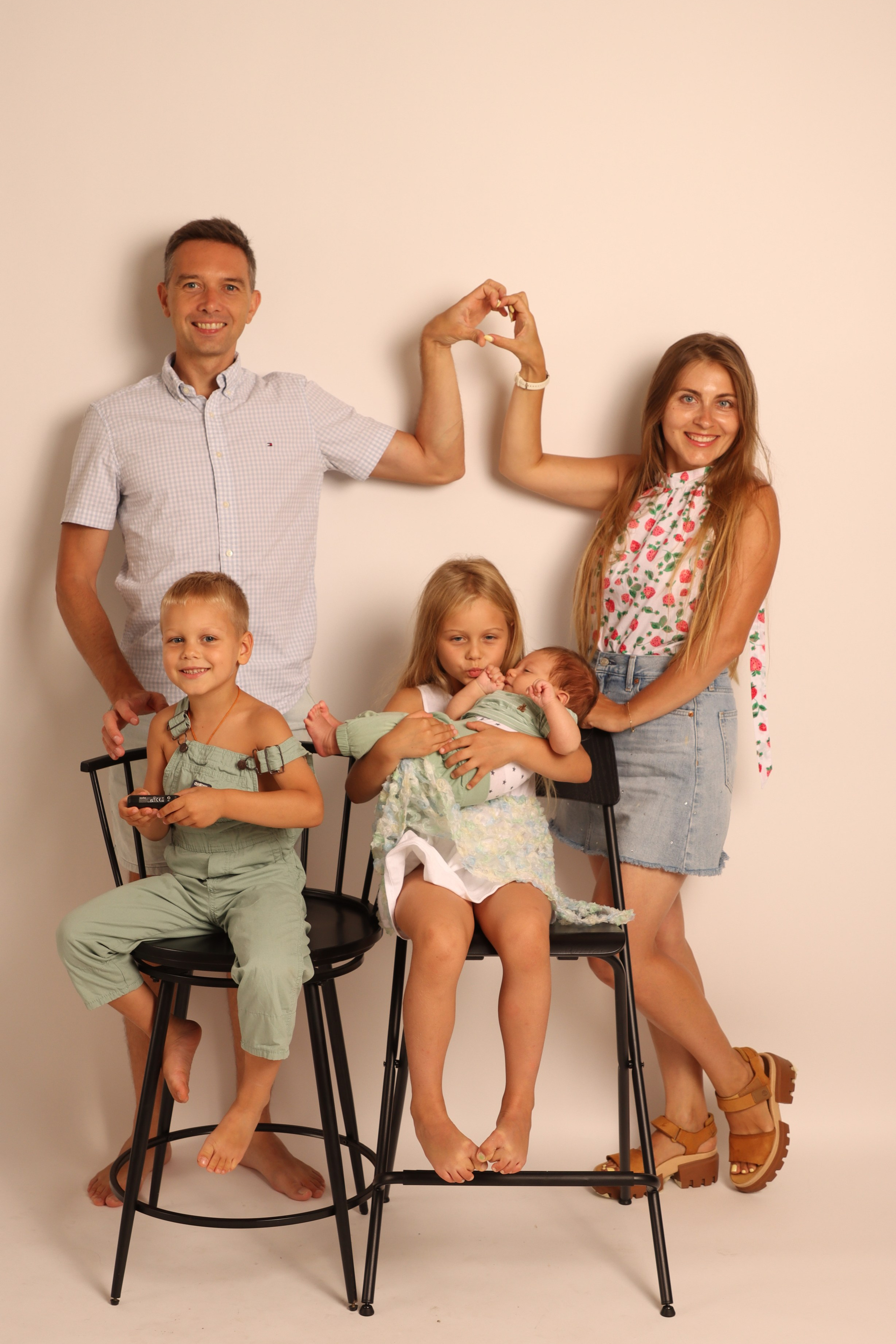 GALLERY IN SHOOT IT YOURSELF. SHOOT IT YOURSELF — SELF PORTRAIT STUDIO IN CHICAGO