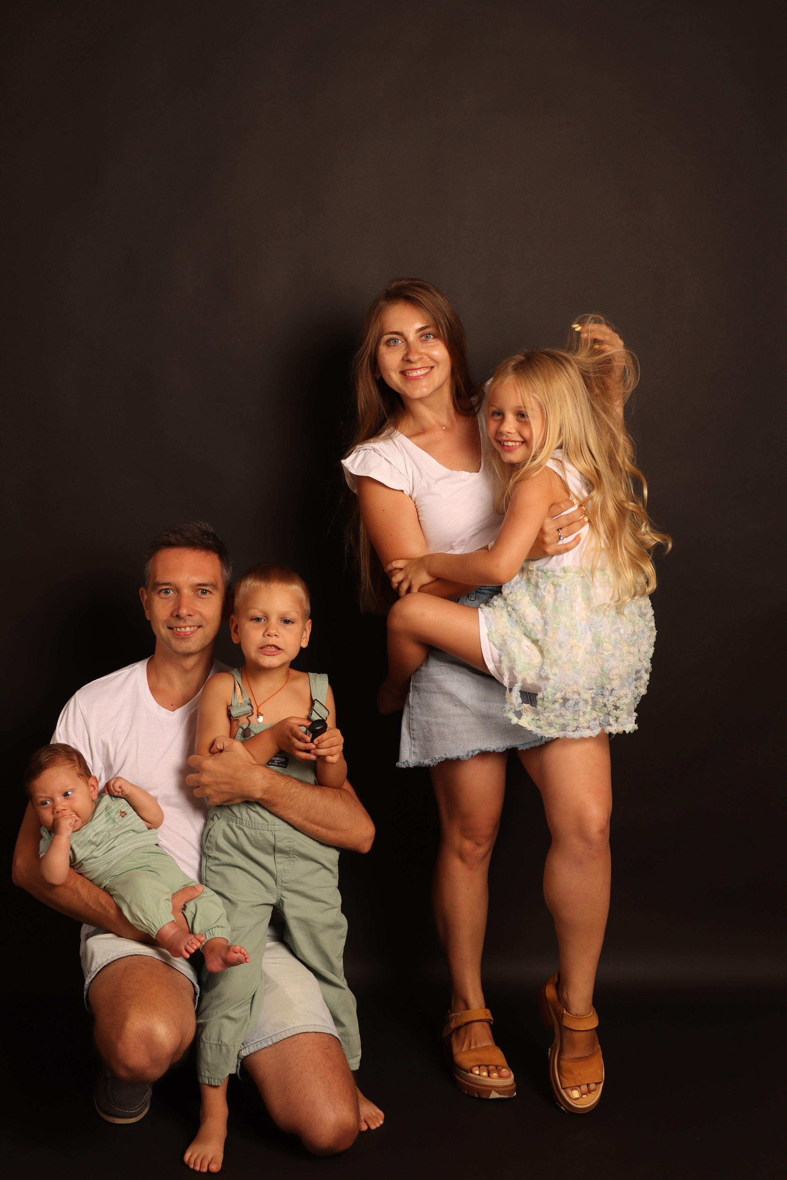 GALLERY IN SHOOT IT YOURSELF. SHOOT IT YOURSELF — SELF PORTRAIT STUDIO IN CHICAGO