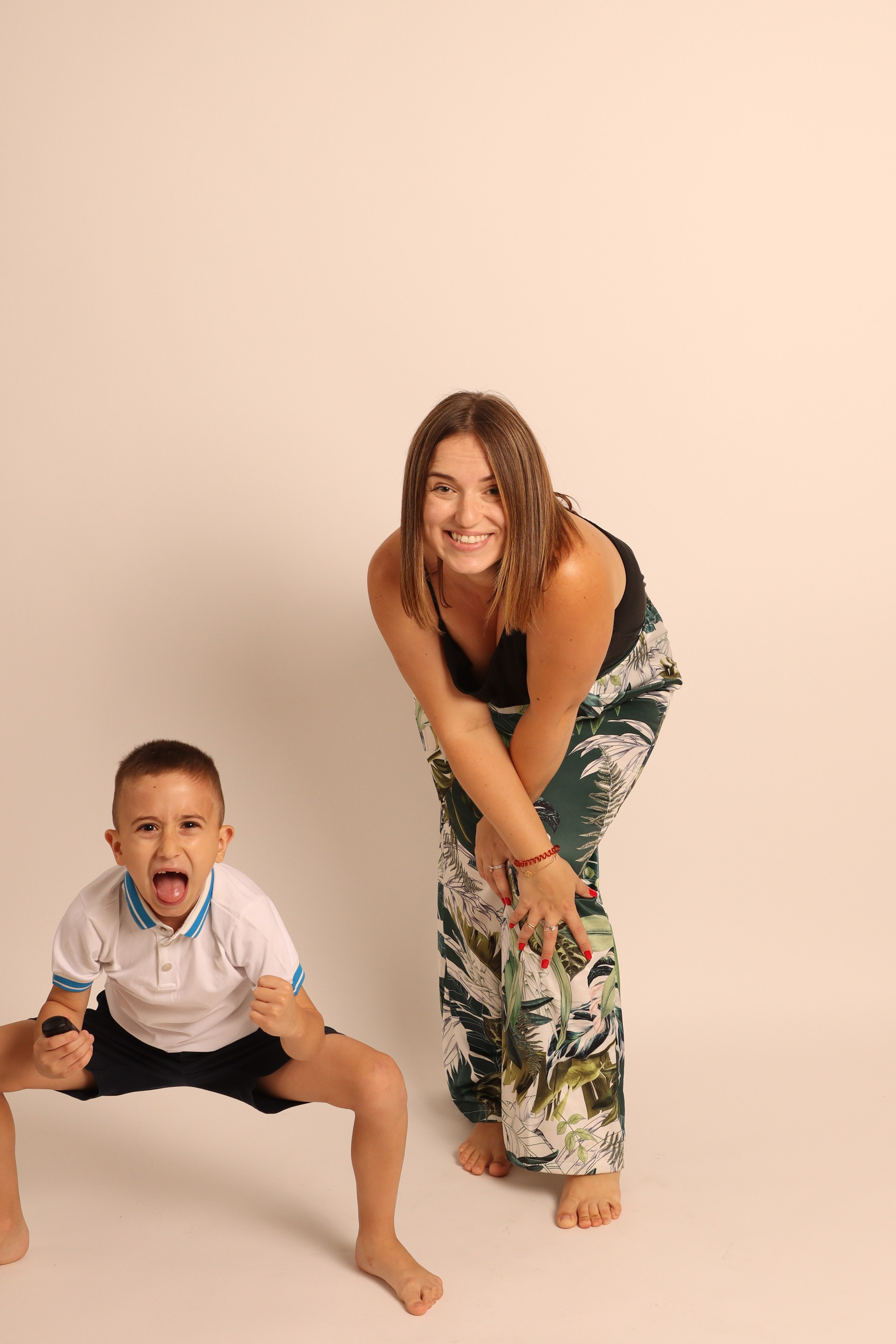 GALLERY IN SHOOT IT YOURSELF. SHOOT IT YOURSELF — SELF PORTRAIT STUDIO IN CHICAGO