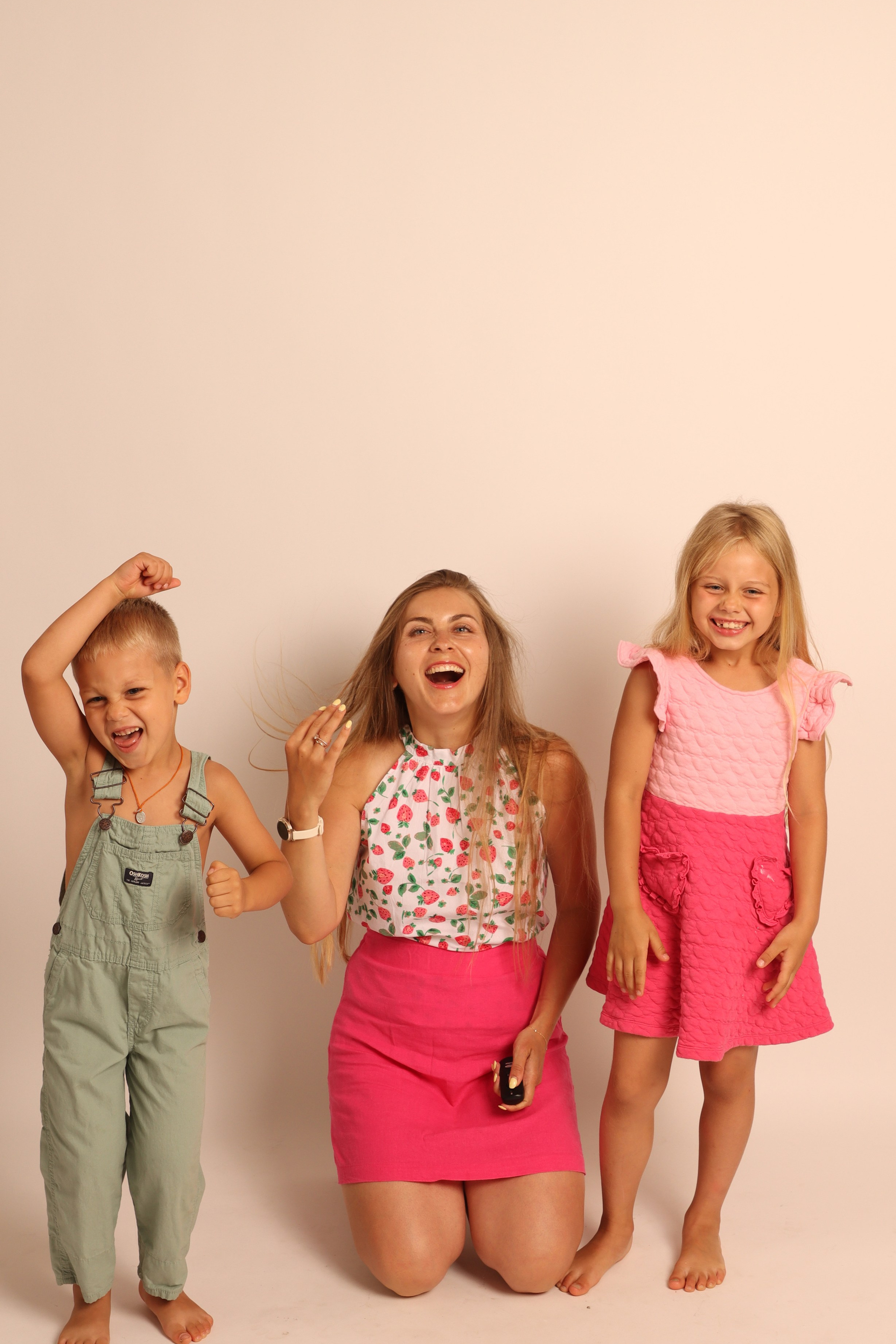 GALLERY IN SHOOT IT YOURSELF. SHOOT IT YOURSELF — SELF PORTRAIT STUDIO IN CHICAGO