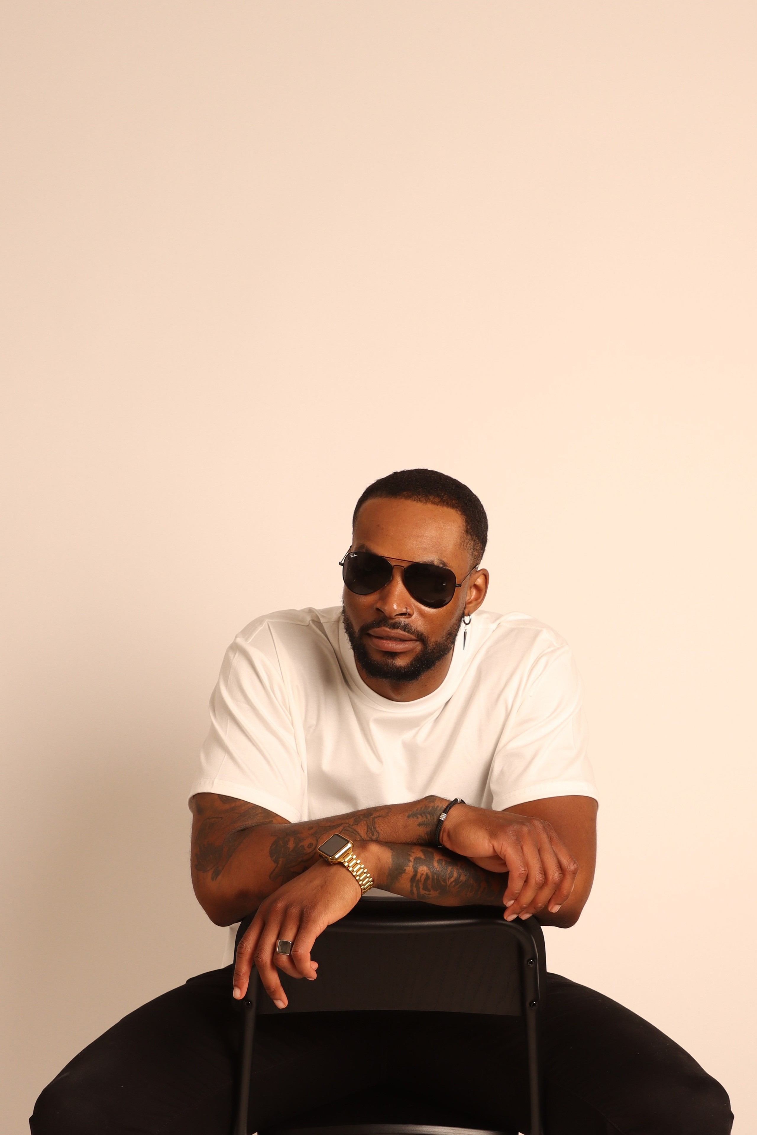 GALLERY IN SHOOT IT YOURSELF. SHOOT IT YOURSELF — SELF PORTRAIT STUDIO IN CHICAGO