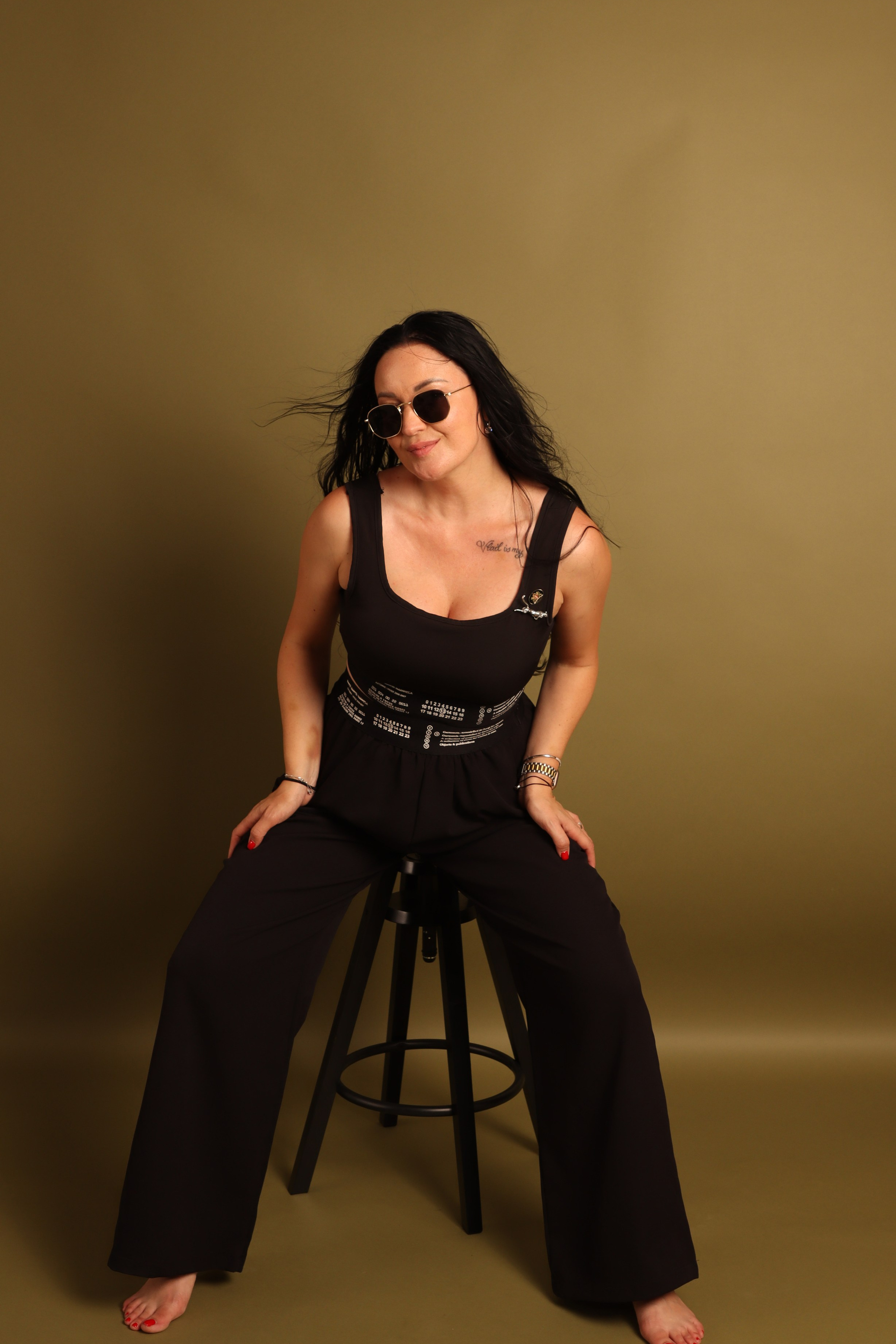 GALLERY IN SHOOT IT YOURSELF. SHOOT IT YOURSELF — SELF PORTRAIT STUDIO IN CHICAGO