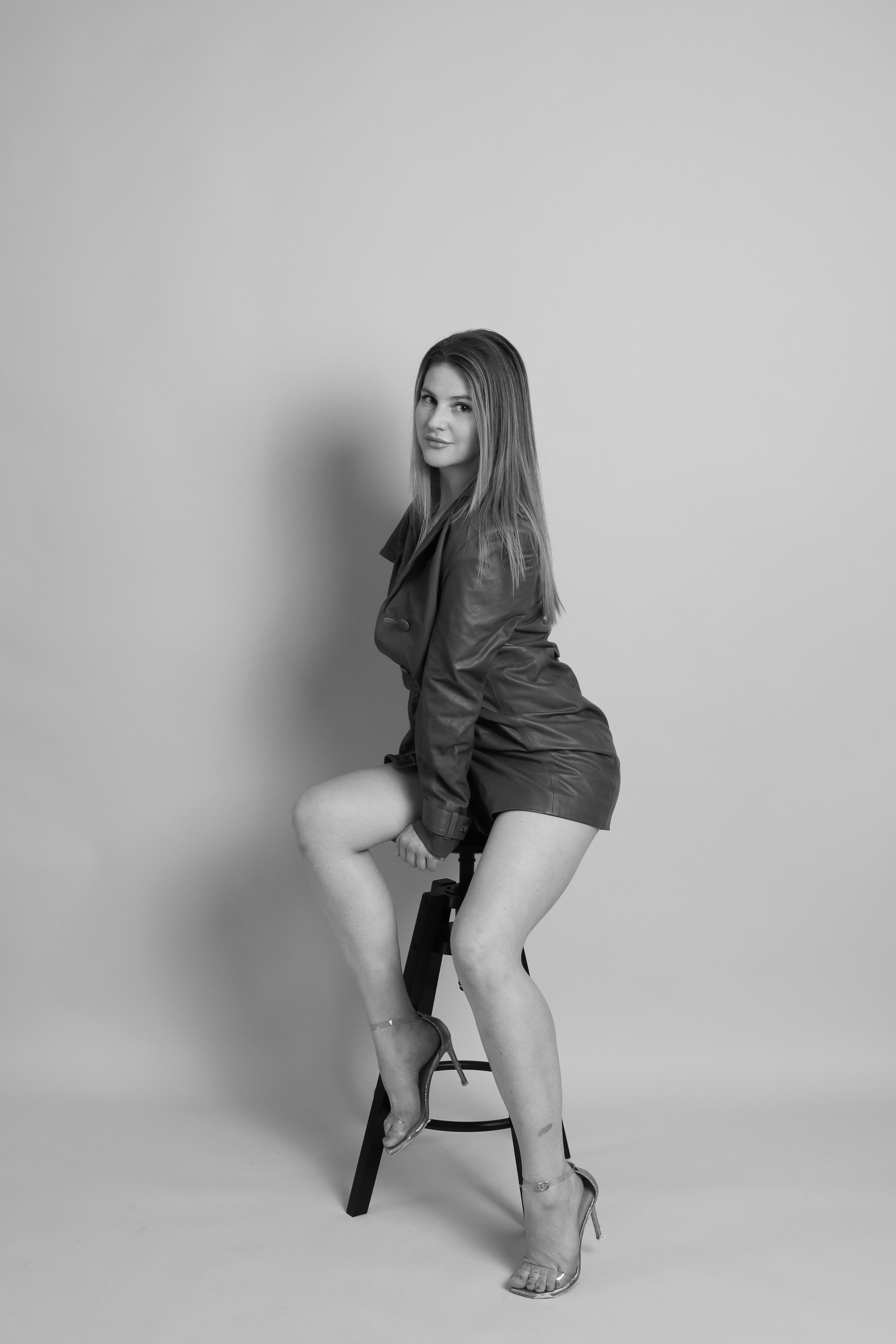 GALLERY IN SHOOT IT YOURSELF. SHOOT IT YOURSELF — SELF PORTRAIT STUDIO IN CHICAGO