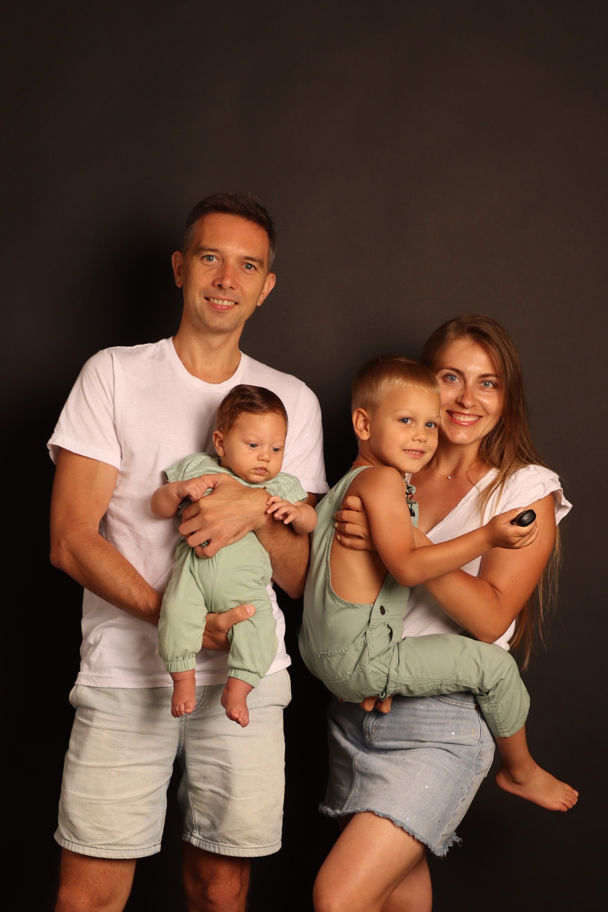 GALLERY IN SHOOT IT YOURSELF. SHOOT IT YOURSELF — SELF PORTRAIT STUDIO IN CHICAGO