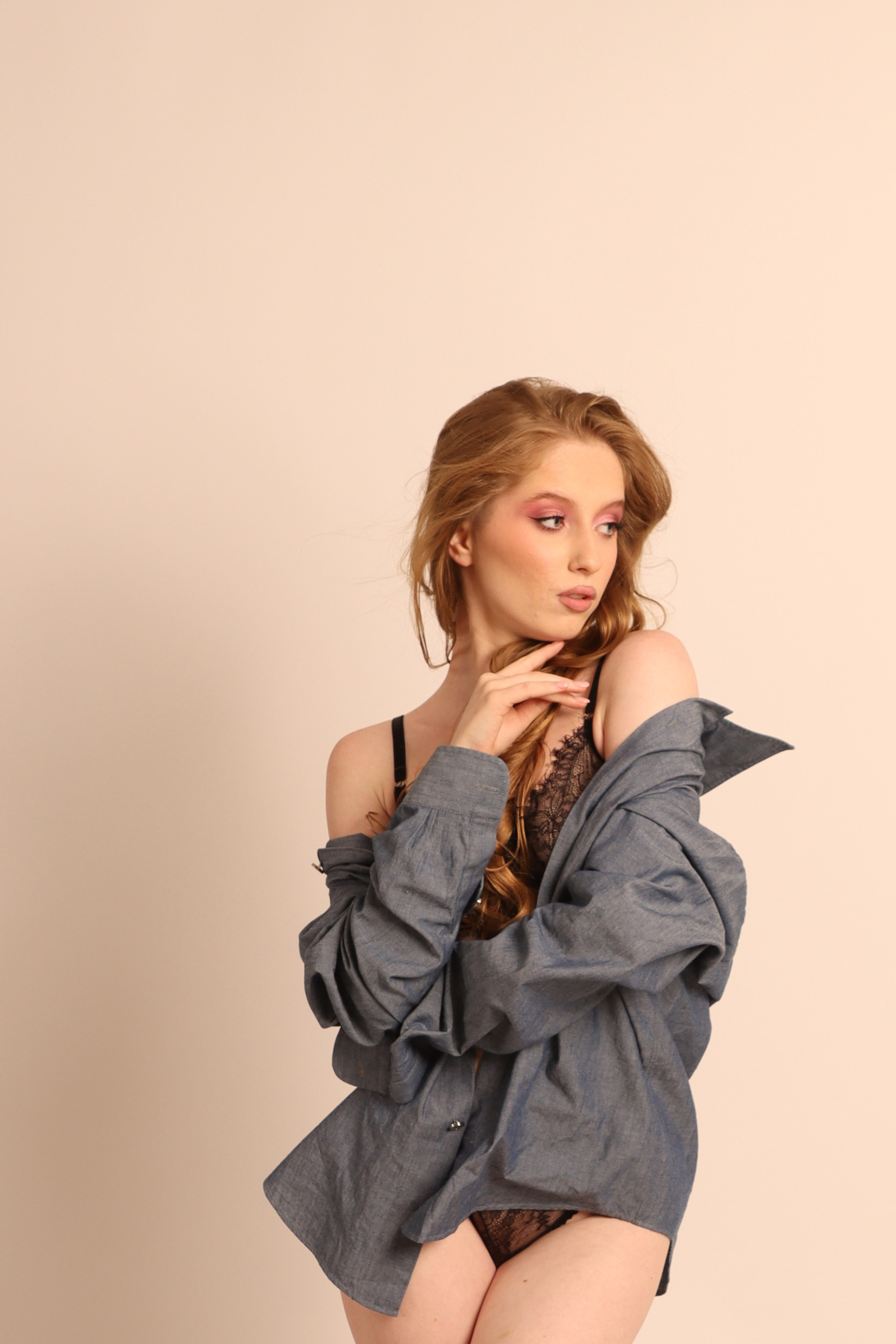 GALLERY IN SHOOT IT YOURSELF. SHOOT IT YOURSELF — SELF PORTRAIT STUDIO IN CHICAGO