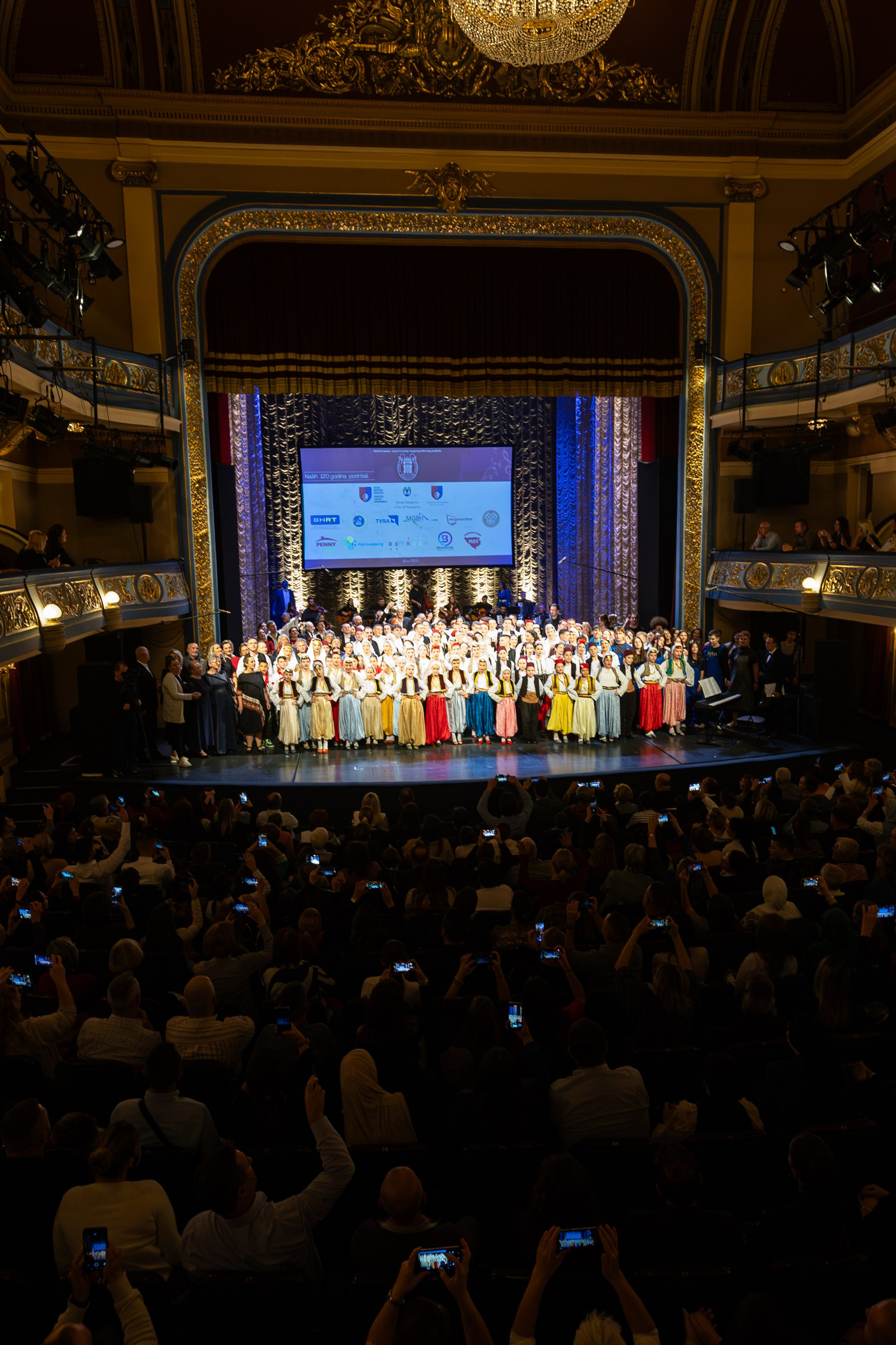 Photography Stories & Behind the Scenes – Sarajevo Projects. Namir Čomaga — fotograf iz Sarajeva, portreti, tradicija i kultura u fokusu objektiva