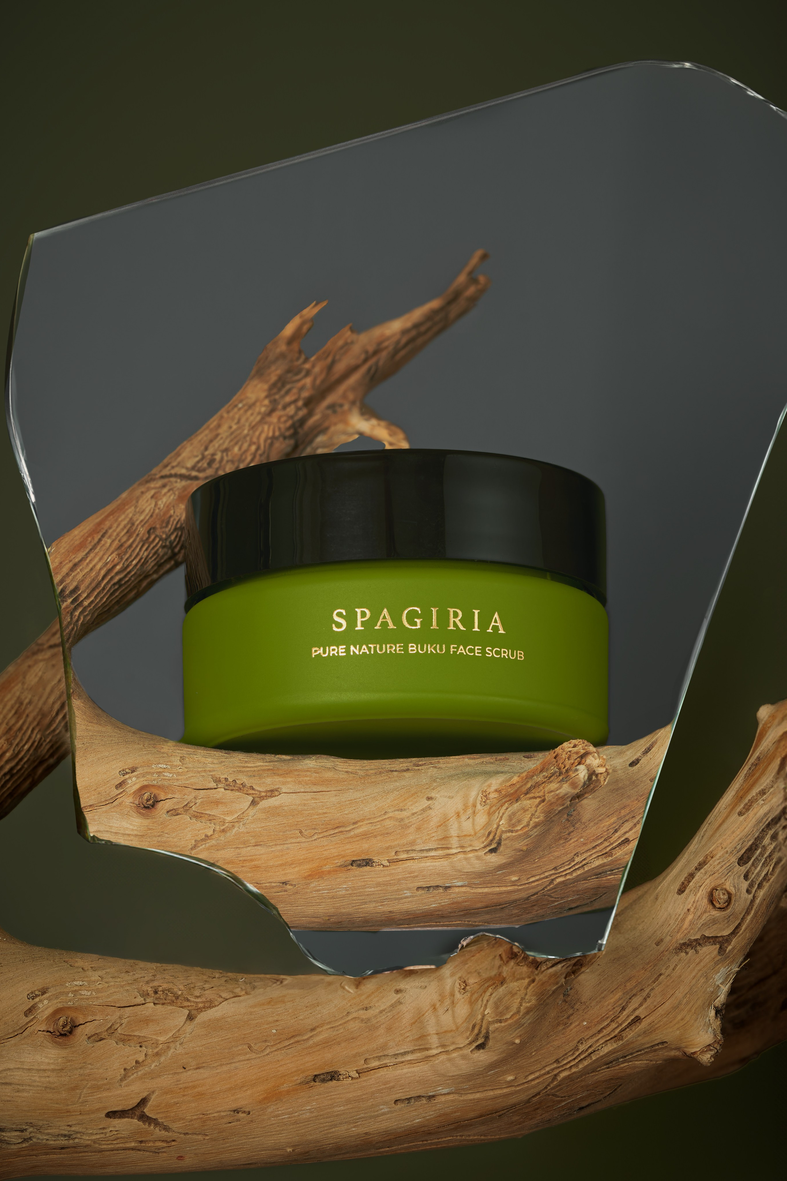 Spagiria Cosmetics: two shooting days and a&nbsp;world built for each product