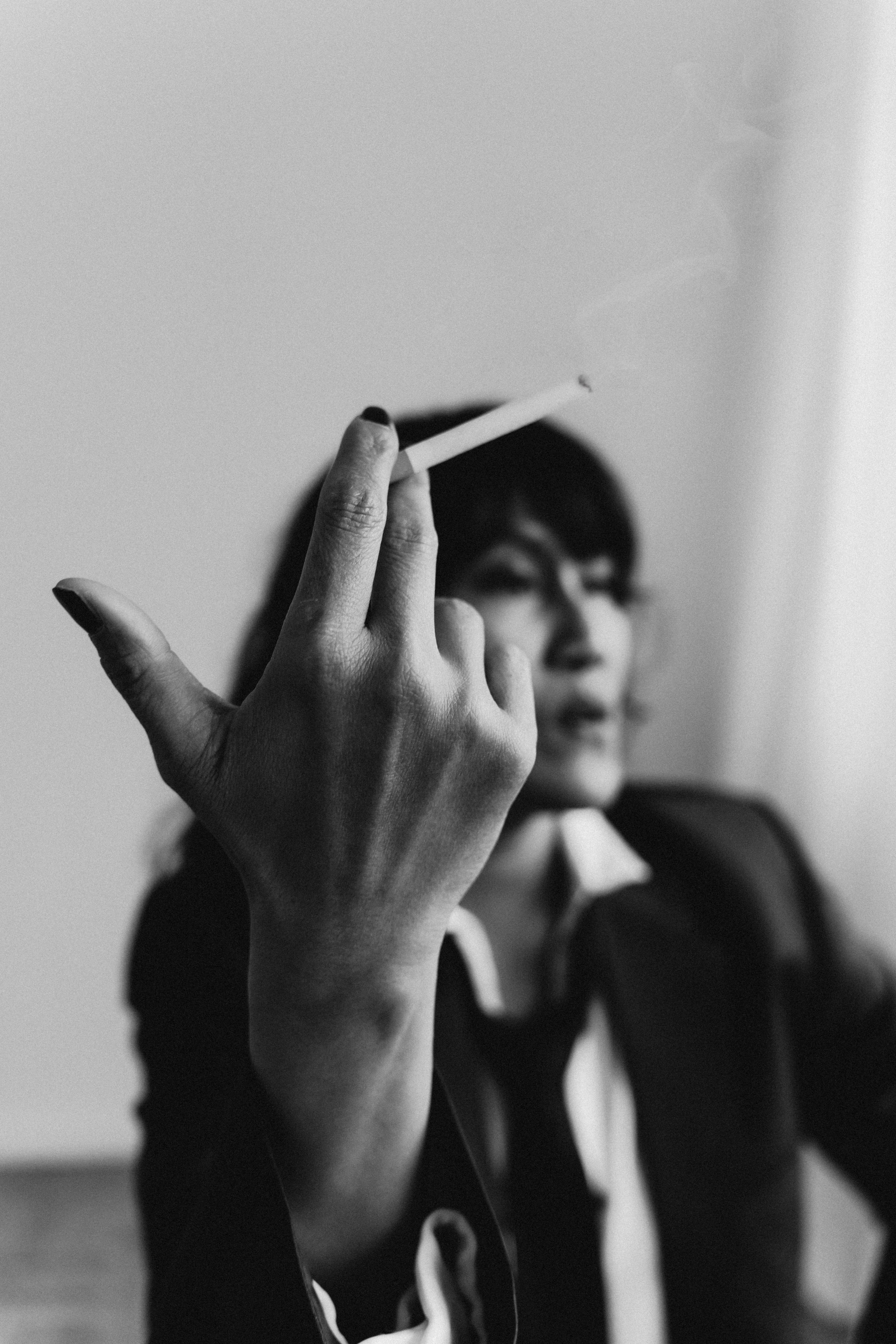 Fotosessions einer Frau im Männerlook