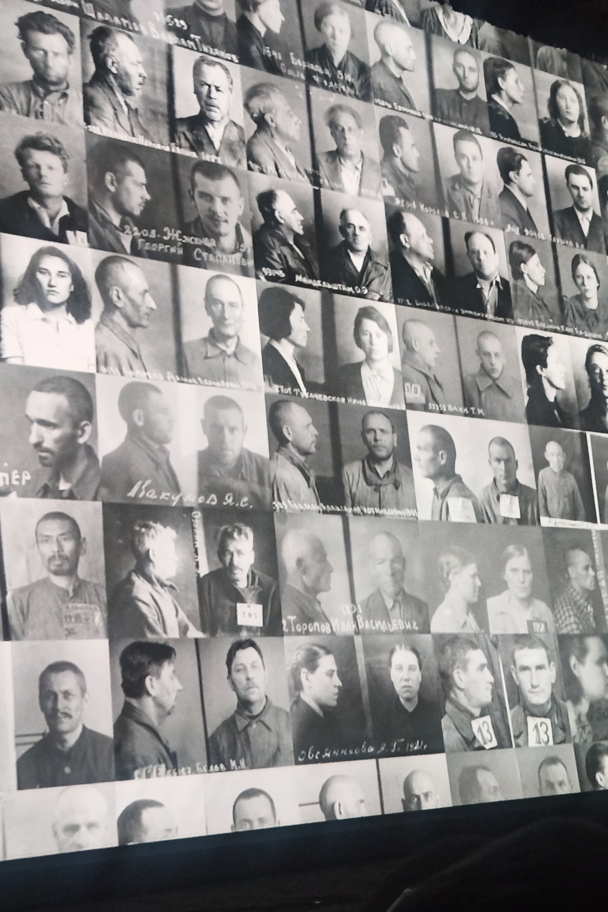 RETRO. Middle East Photo Agency סוכנות צילום המזרח התיכון — צילום מקצועי והדפסת מגנטים לאירועים