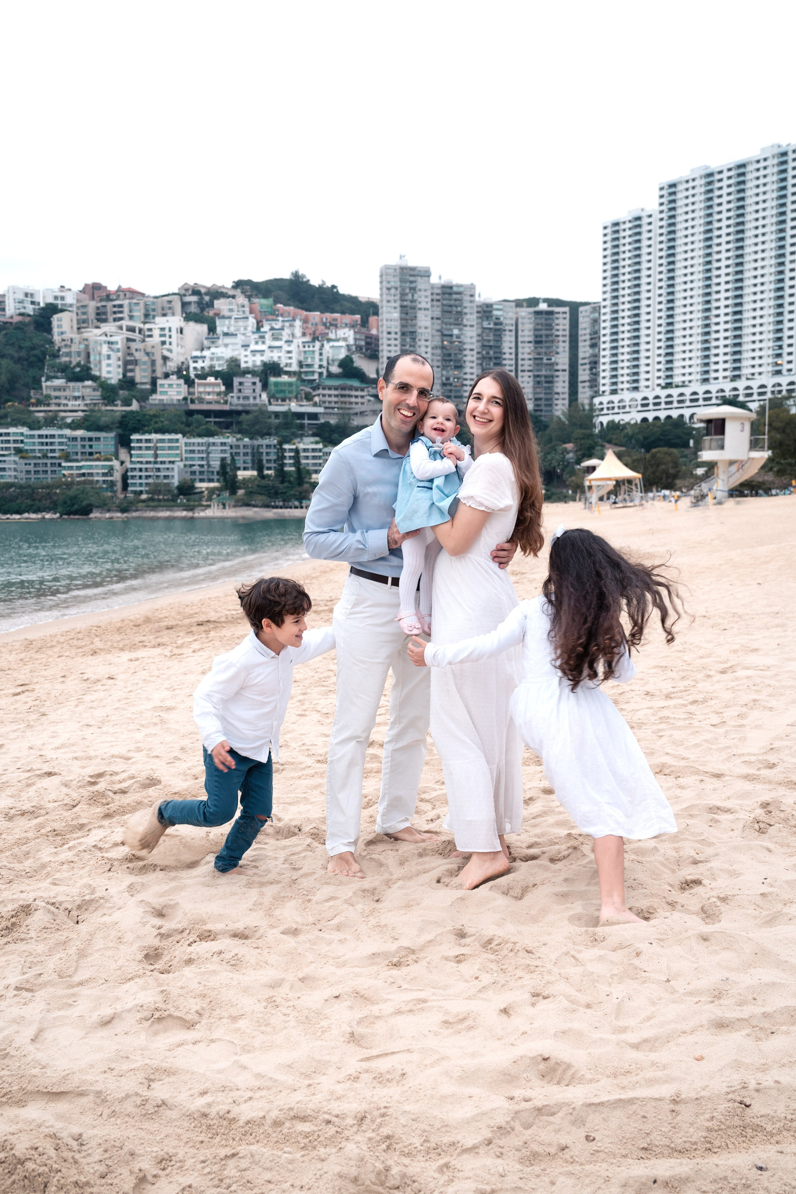 TAMARA & GUILERMO FAMILY | REPULSE BAY BEACH