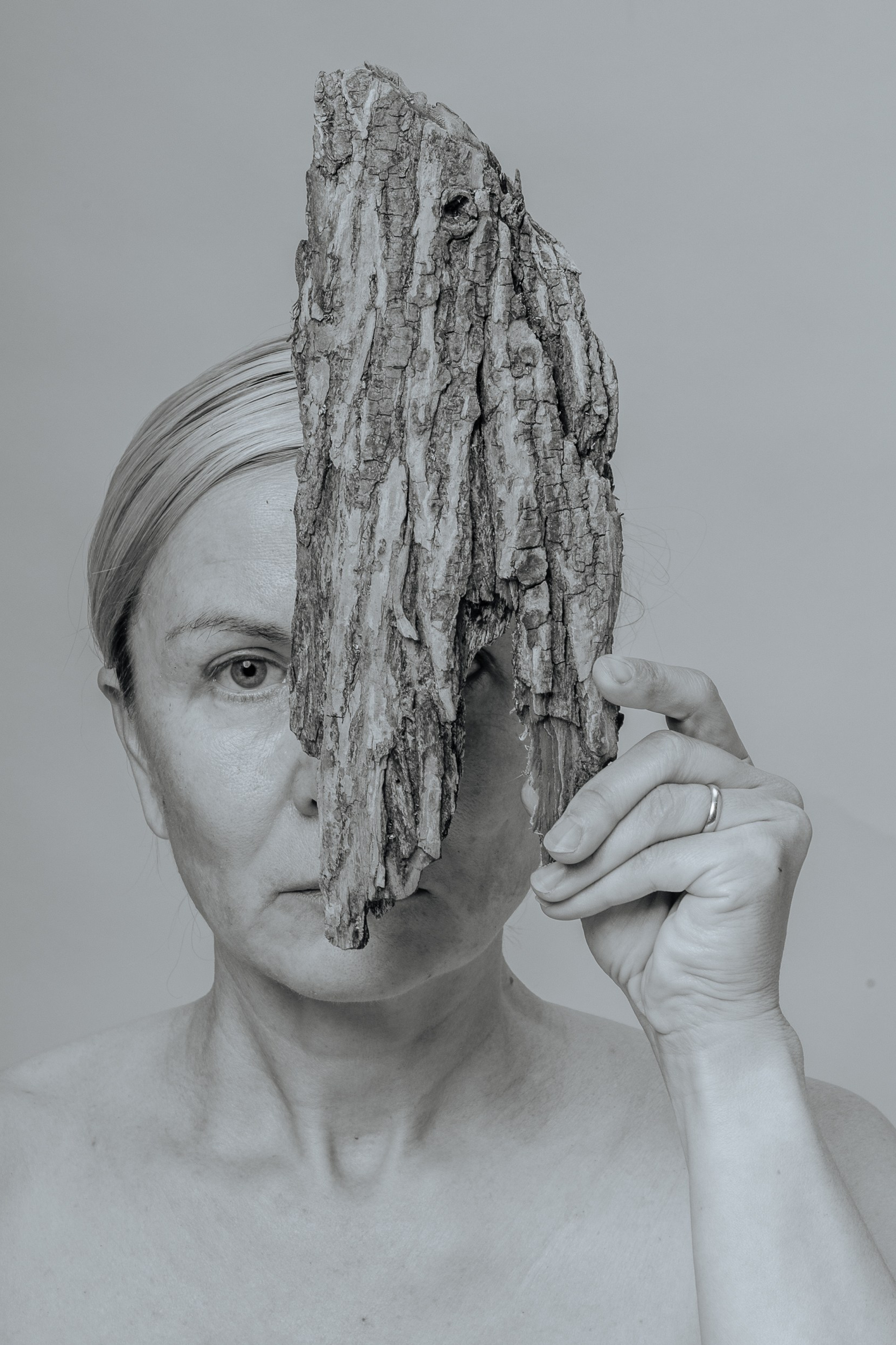 This is a reflection of the inner journey and self-discovery. As we unravel the tangle of complex emotions and experiences, we discover our own essence, our true desires, and values. Our face, our true "self," becomes clear and visible when we acknowledge and accept all aspects of our personality, even the most complex and contradictory.