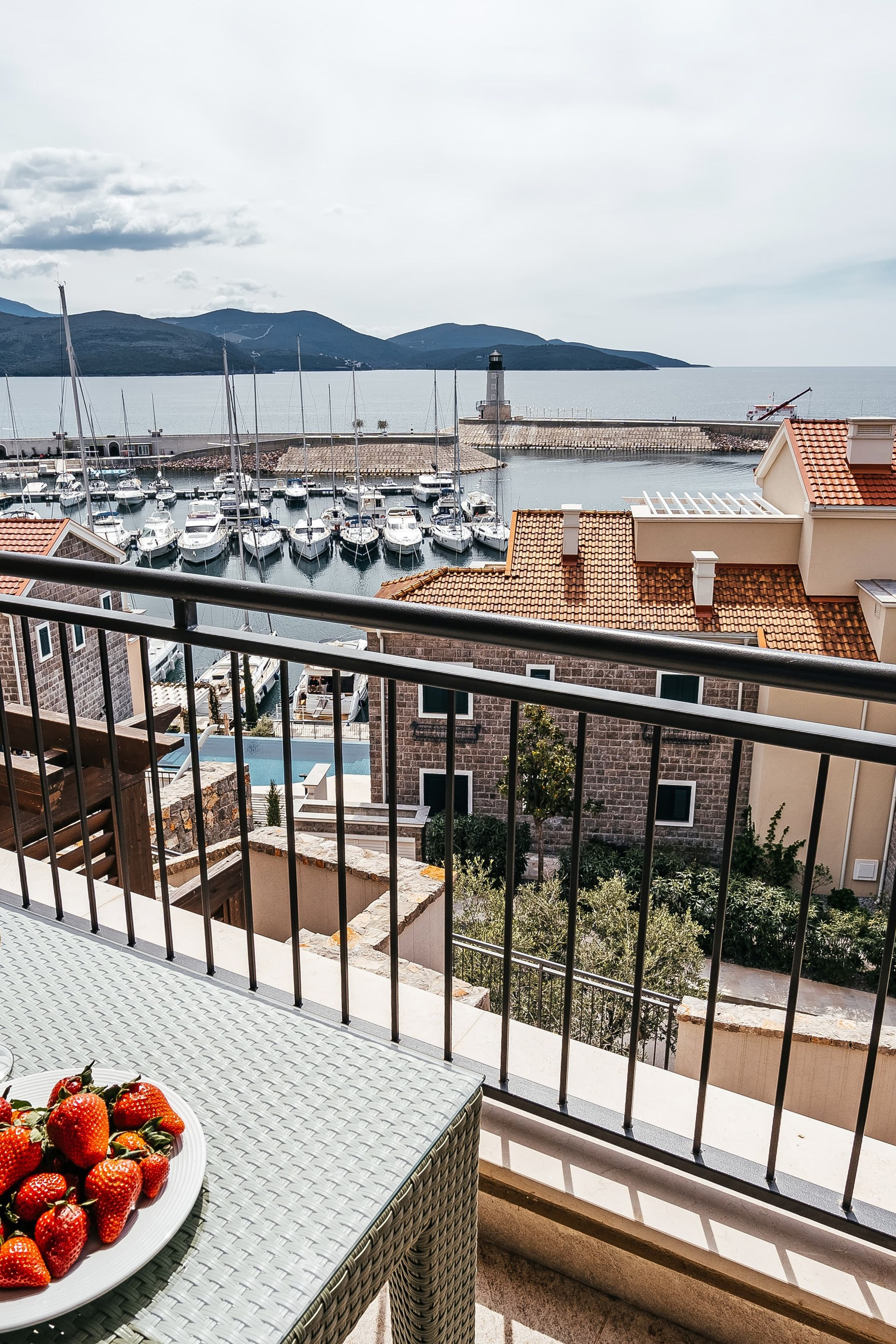 Real Estate. EVAN ARISTOV WEDDING PHOTOGRAPHY — Seattle Wedding Photographer