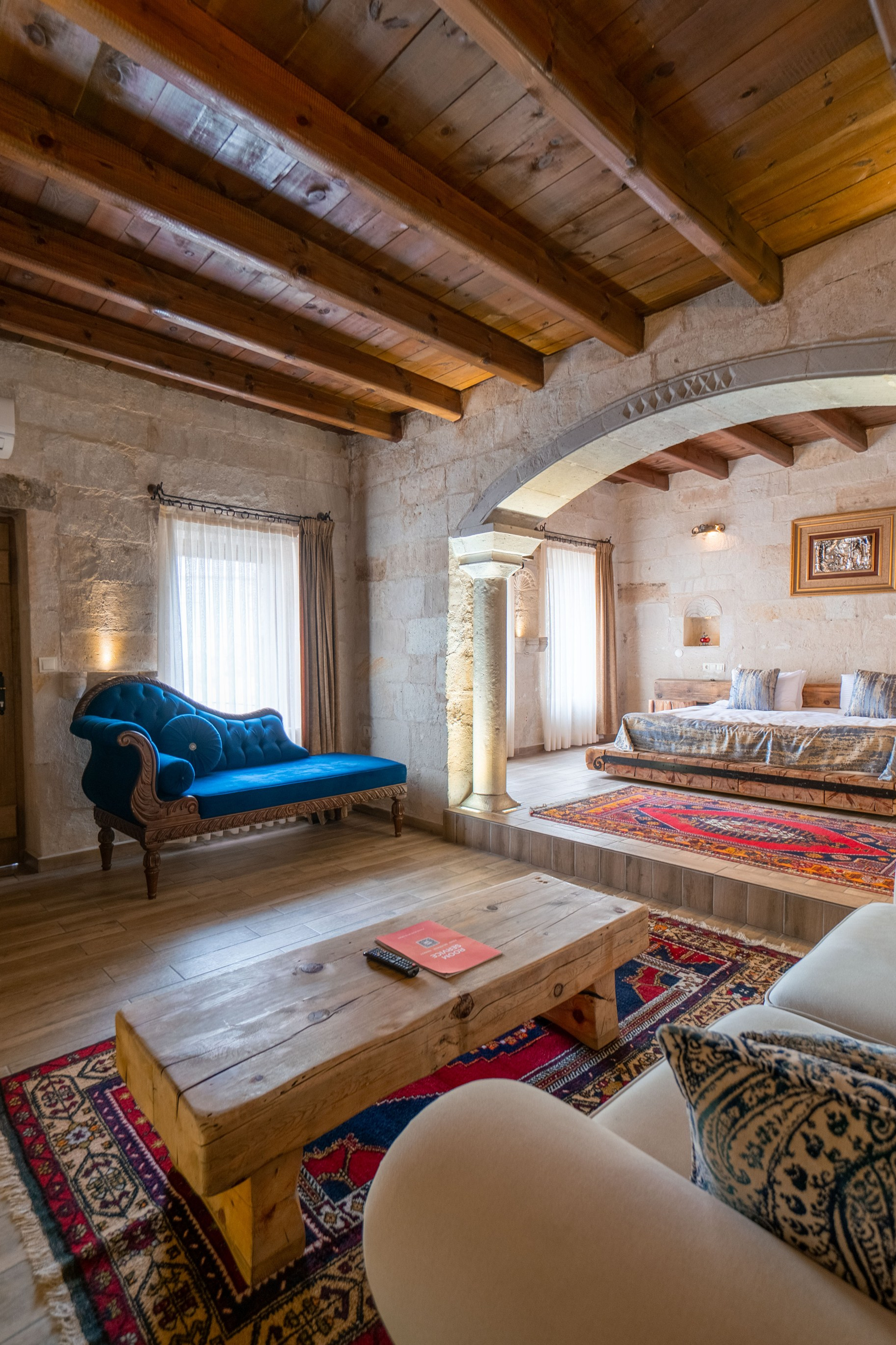 Divan Cave Hotel. Kovalski Production