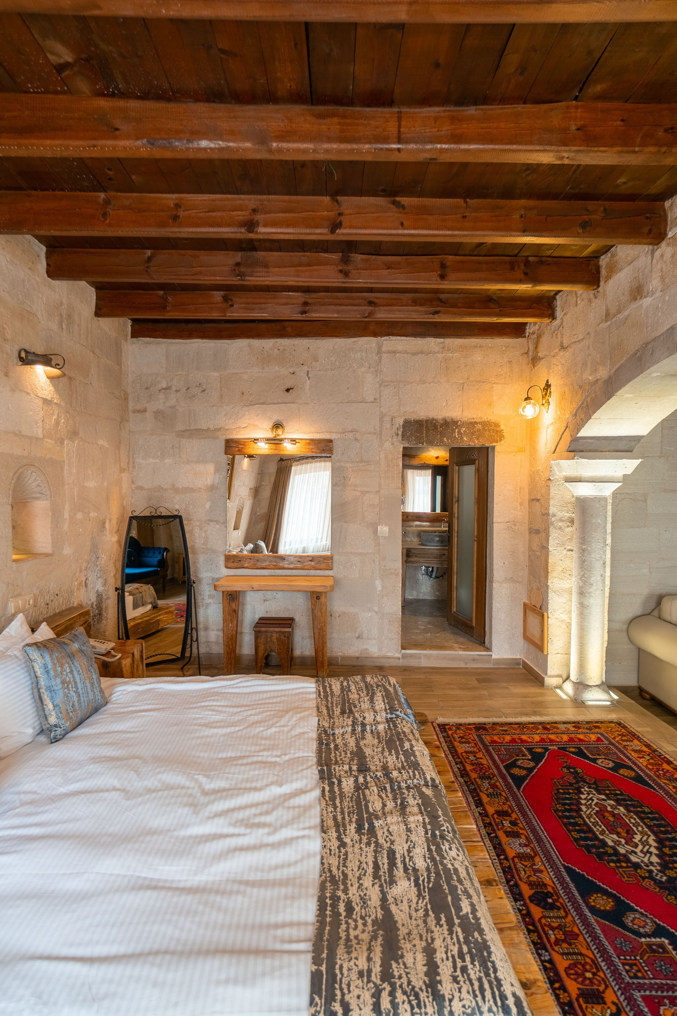 Divan Cave Hotel. Kovalski Production