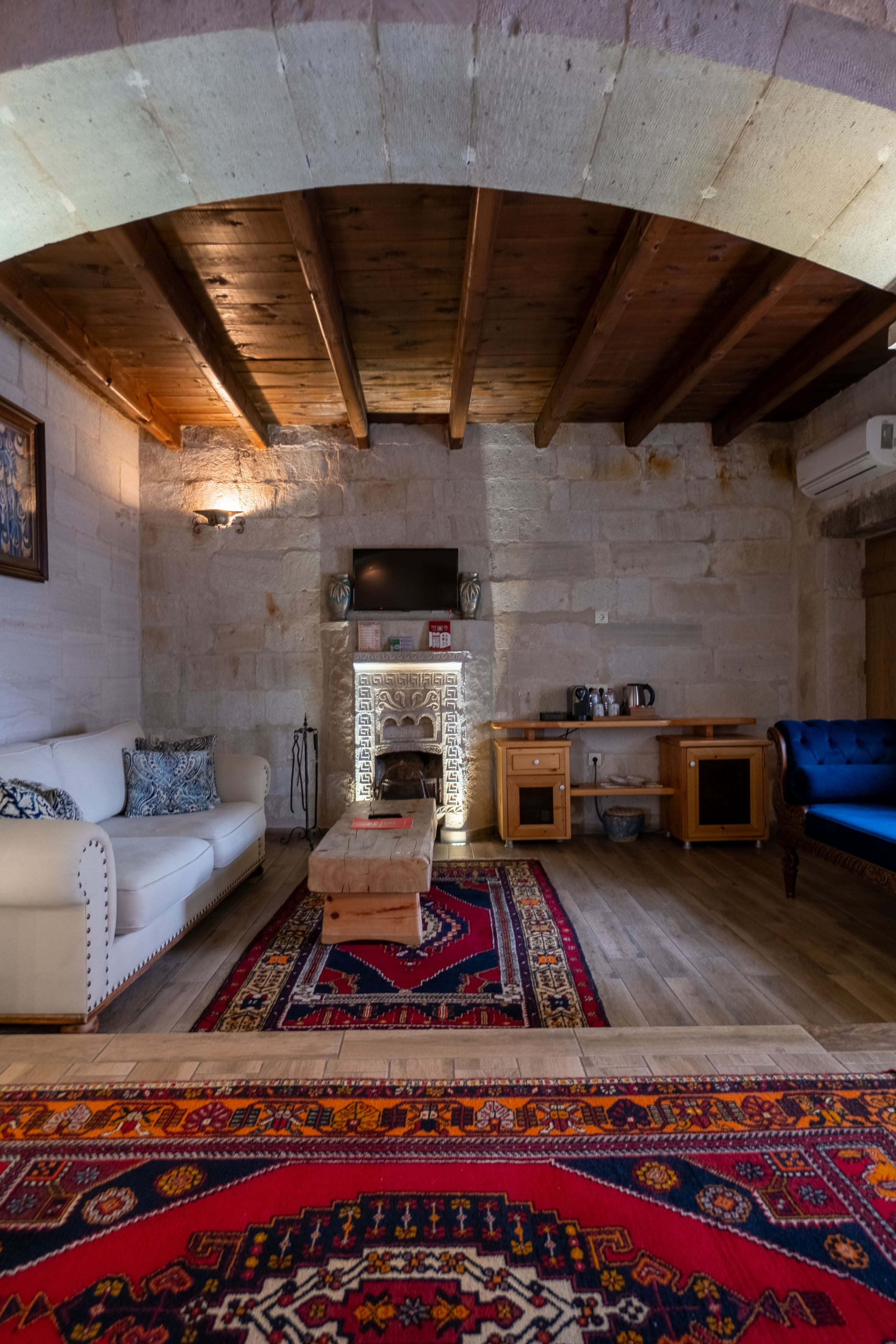 Divan Cave Hotel. Kovalski Production