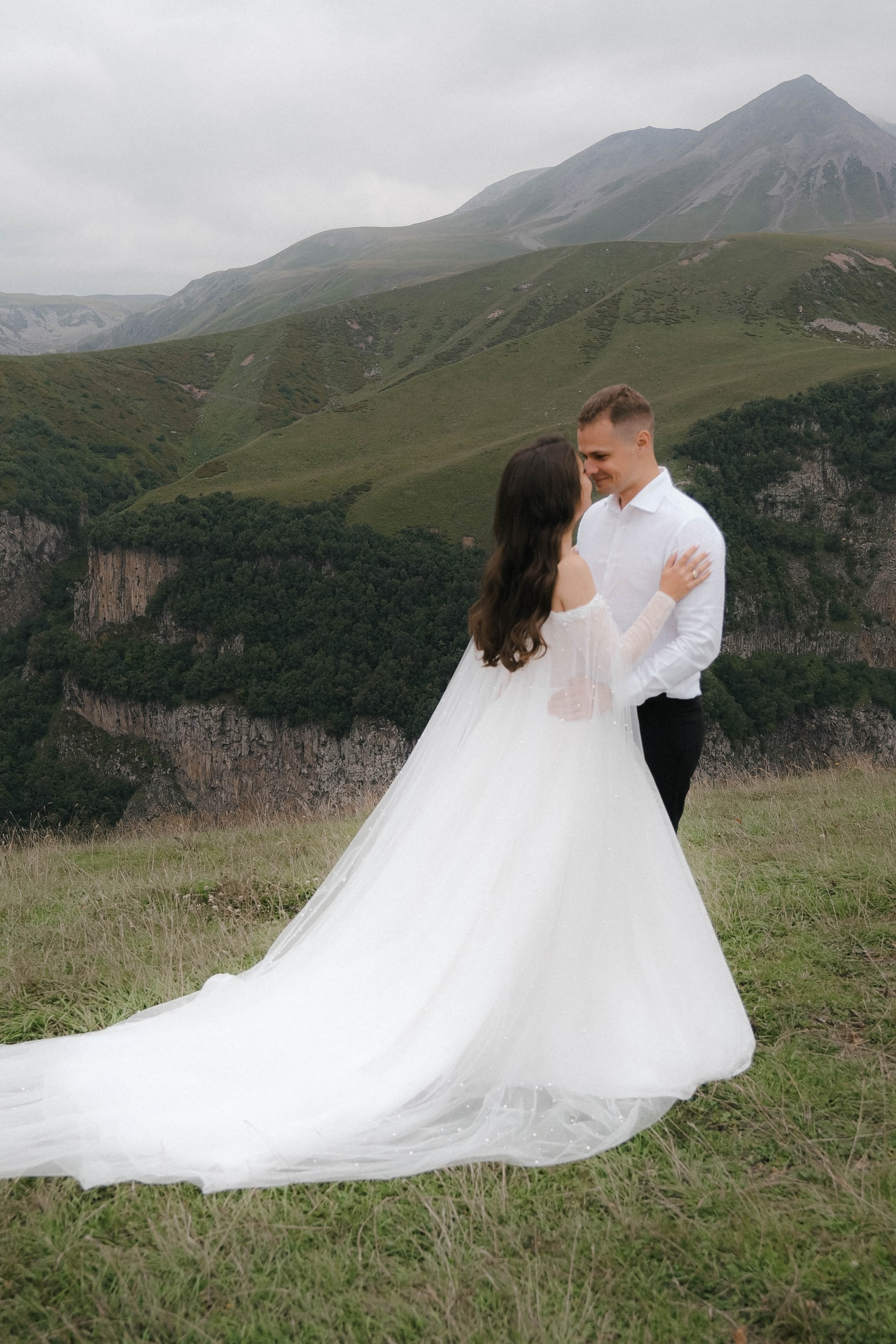 L&D — Gudauri Summer Wedding