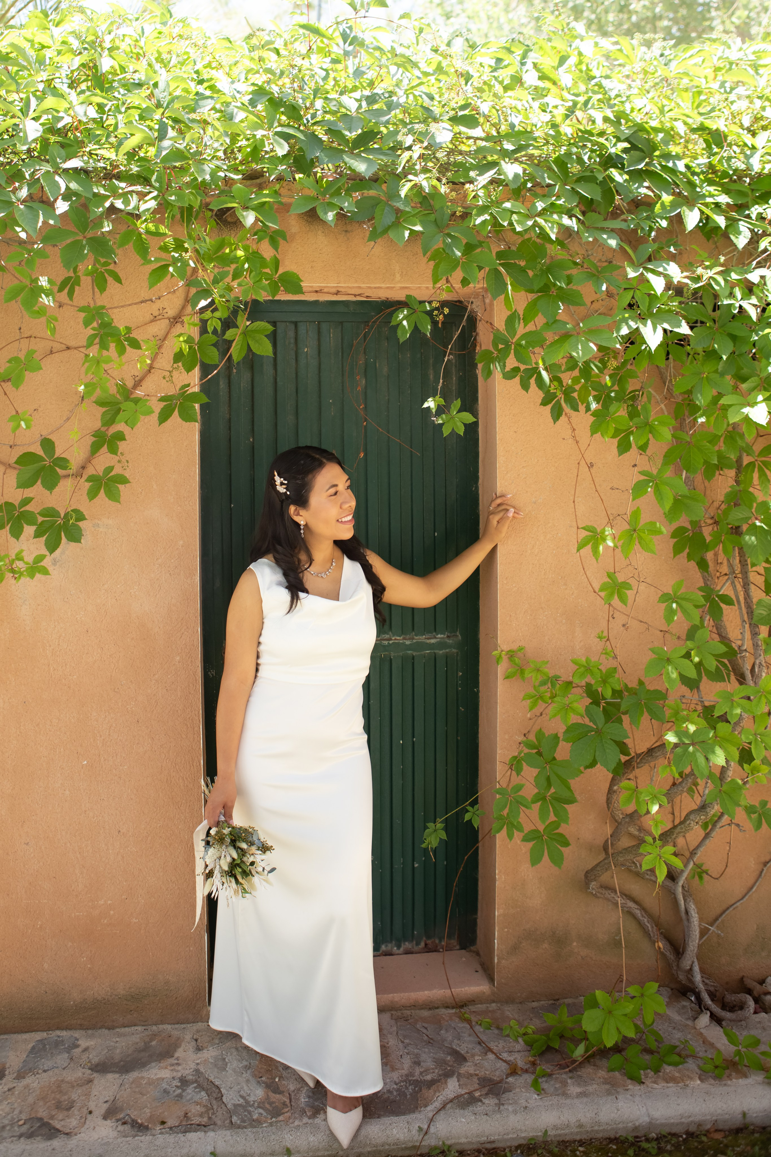 Newlywed couple walking through a Mediterranean setting